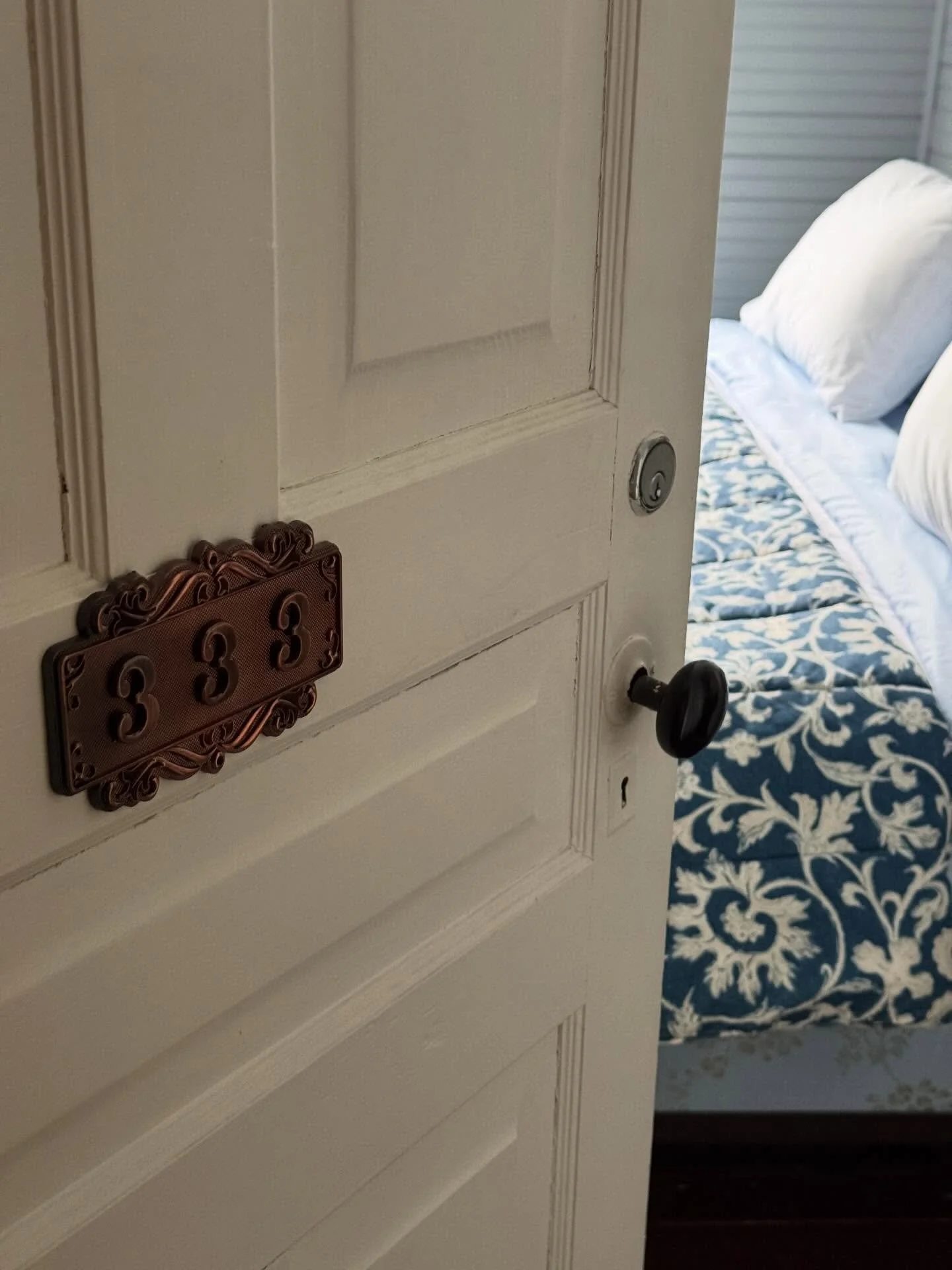 Room highlight! This is room 333 located on the 3rd floor of the inn. One of our family suits this space offers two separate rooms as well as a bathroom with a claw foot tub! A special advantage of this room is it has lovely Mountain views.