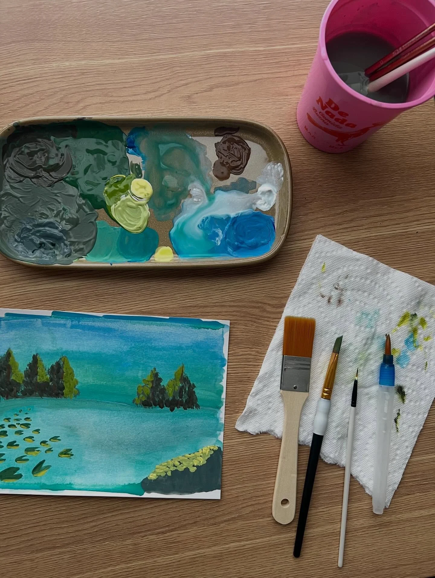 Hello there 👋 Been spending a lot of time painting lately and I&rsquo;m loving it ✨ @denadacantina makes the best paint water cups!

#painting #gouache #denada