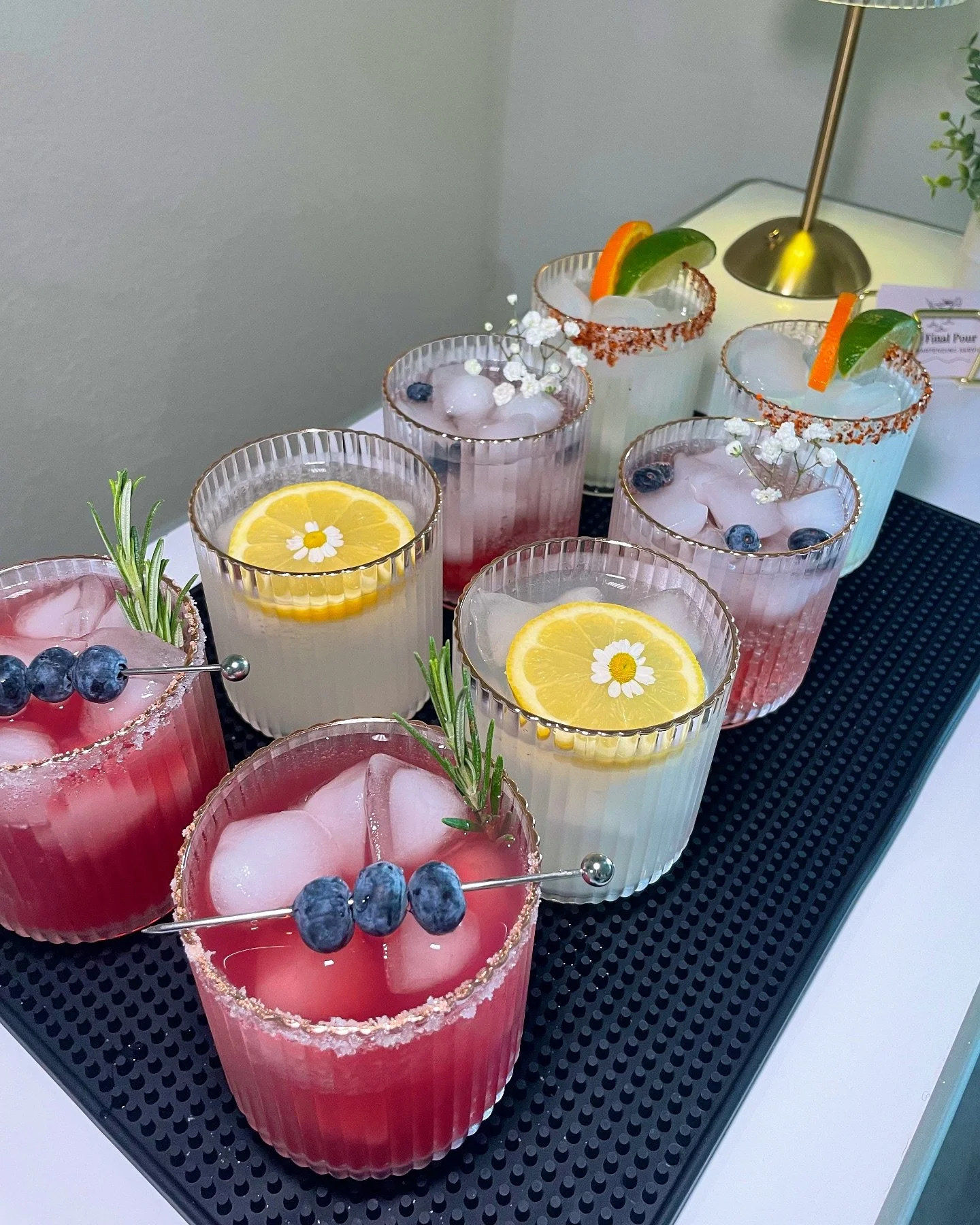 Pouring perfection, one sip at a time 💐🍸✨ Let The Final Pour handle the drinks &mdash; so you can focus on the fun!
.
.
.
.
.
#mobilebartending #craftcocktailsanywhere #bartending #thefinalpour #signaturedrinks #aesthetic #aestheticdrinks #smallbus