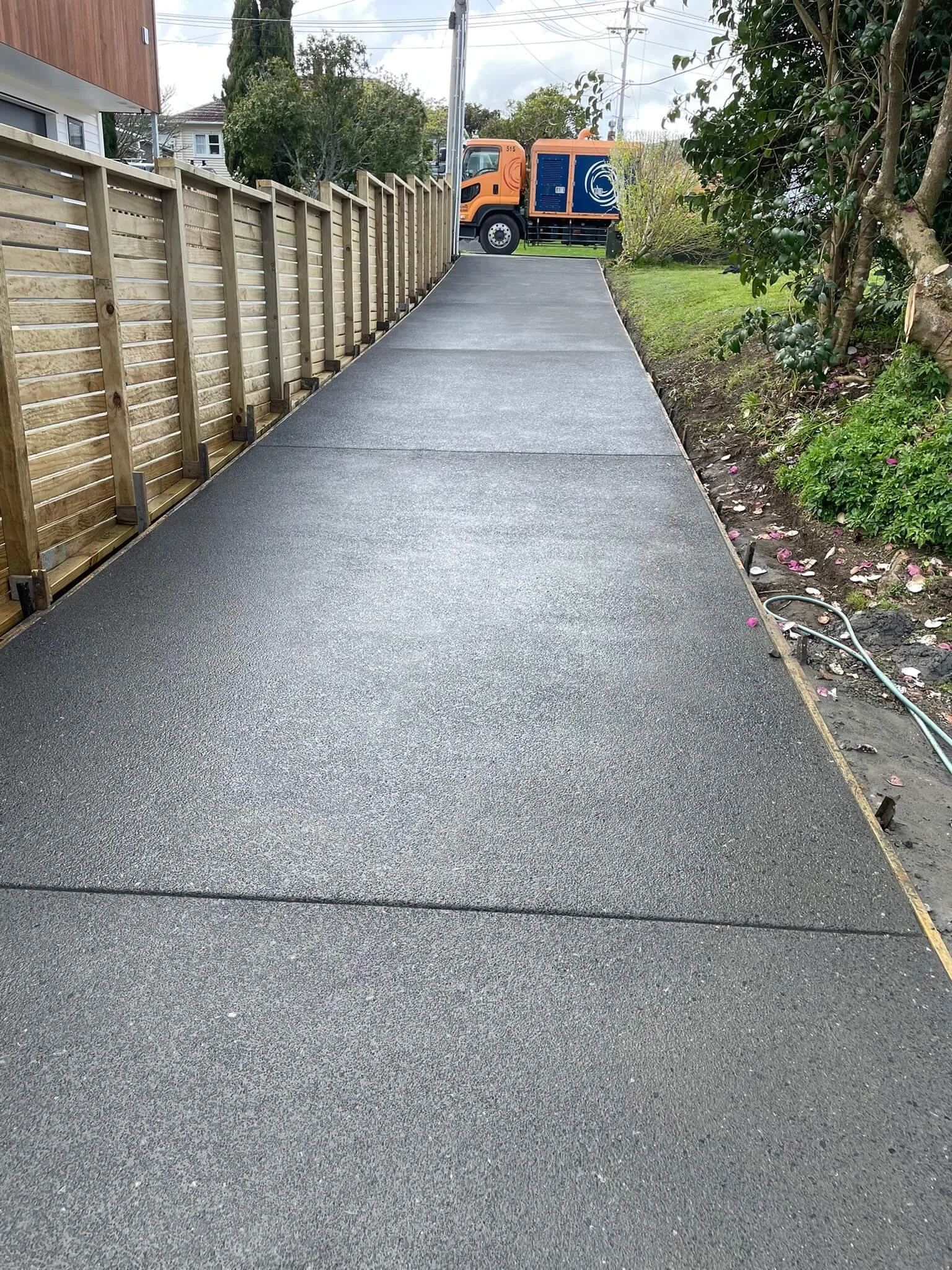 omalleycontracting_concrete_driveway_mangawhai.JPEG