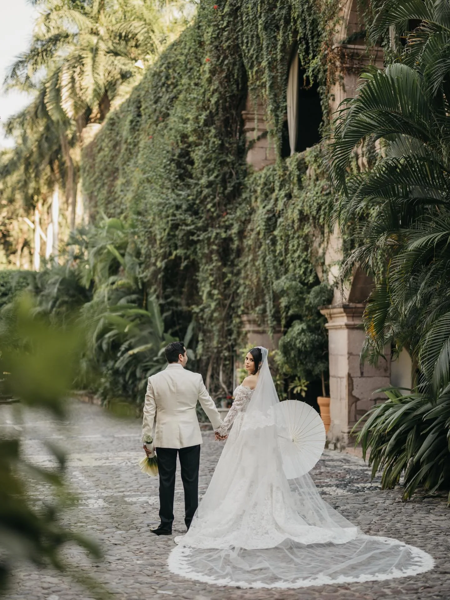 Fernandas &amp; Jos&eacute; Carlos 

Venue: @haciendasangabrieldelaspalmas 
Wp: @saravargas.weddingdesigner 
Flores: @rafacustodio.rc 
Foto y Video: @jorgesarabiaphoto @kevinsarabiaphoto
