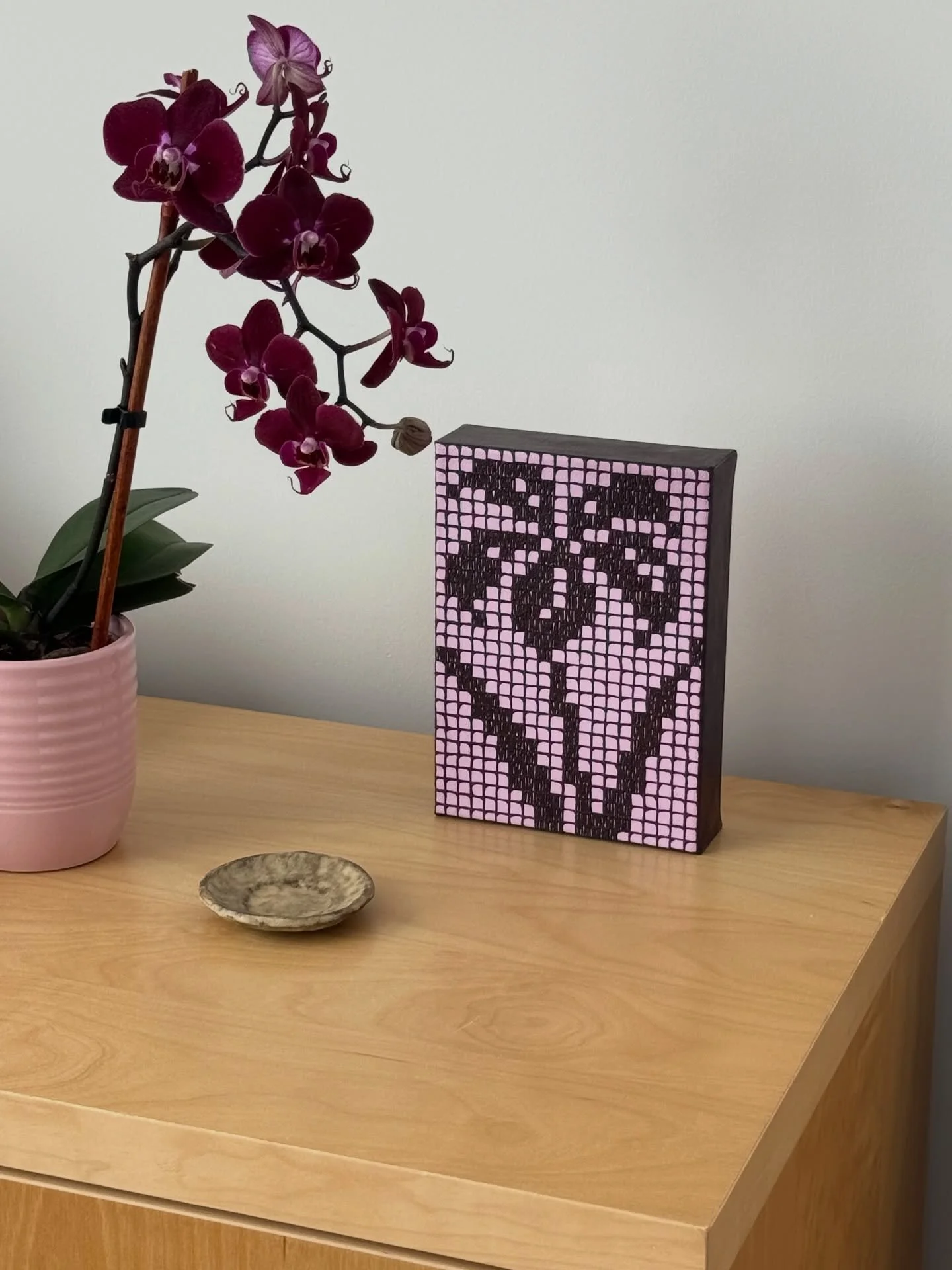 &lsquo;Plum Lily&rsquo; made it out guys 💃 this is a reworked version of a cross stitch grid I found on Pinterest. I decided to emulate filet crochet a little bit so there&rsquo;s some movement and texture in the lines #filetcrochet #gridart #decor 