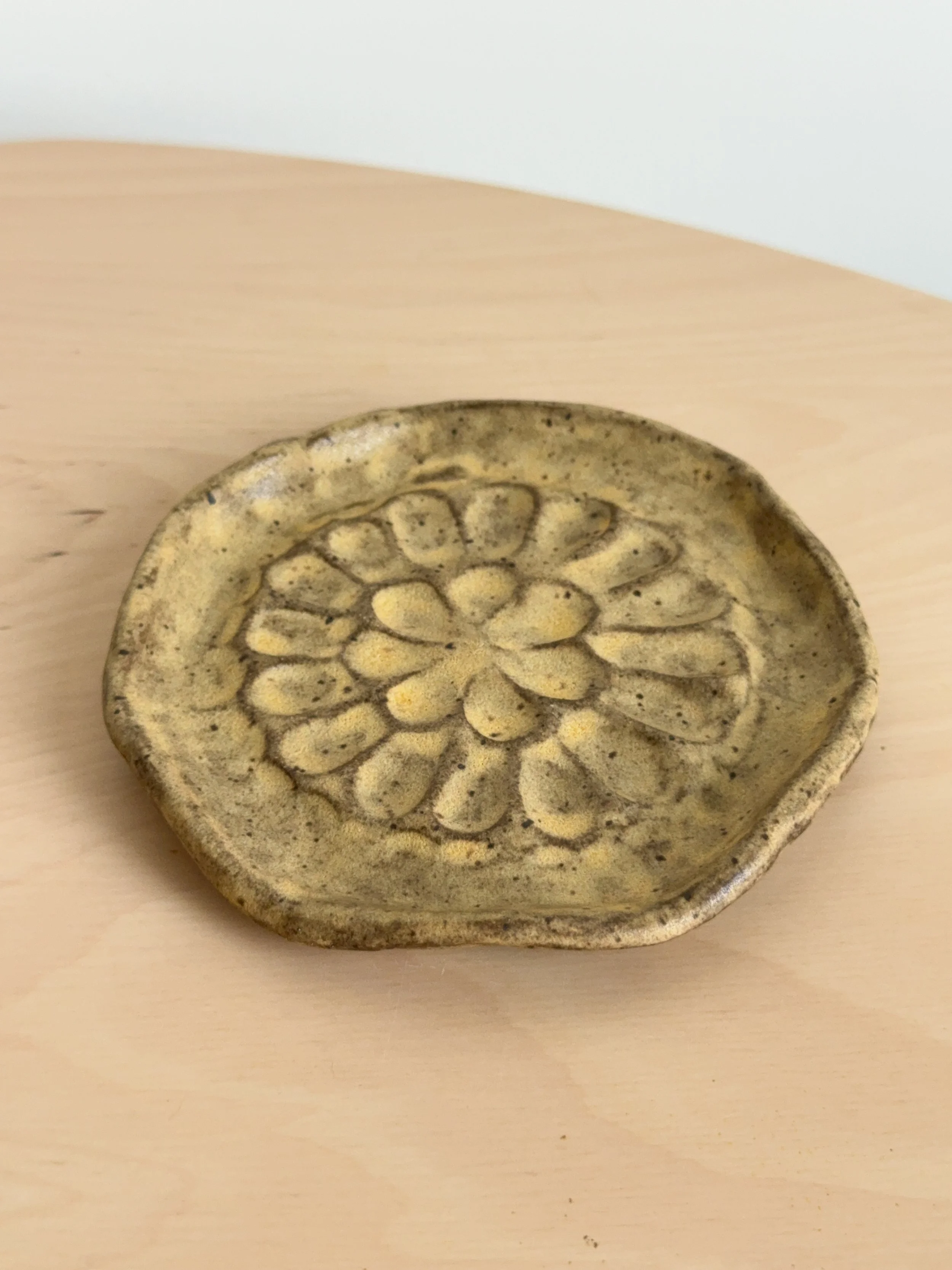 scallop plate banana glaze inside .JPG