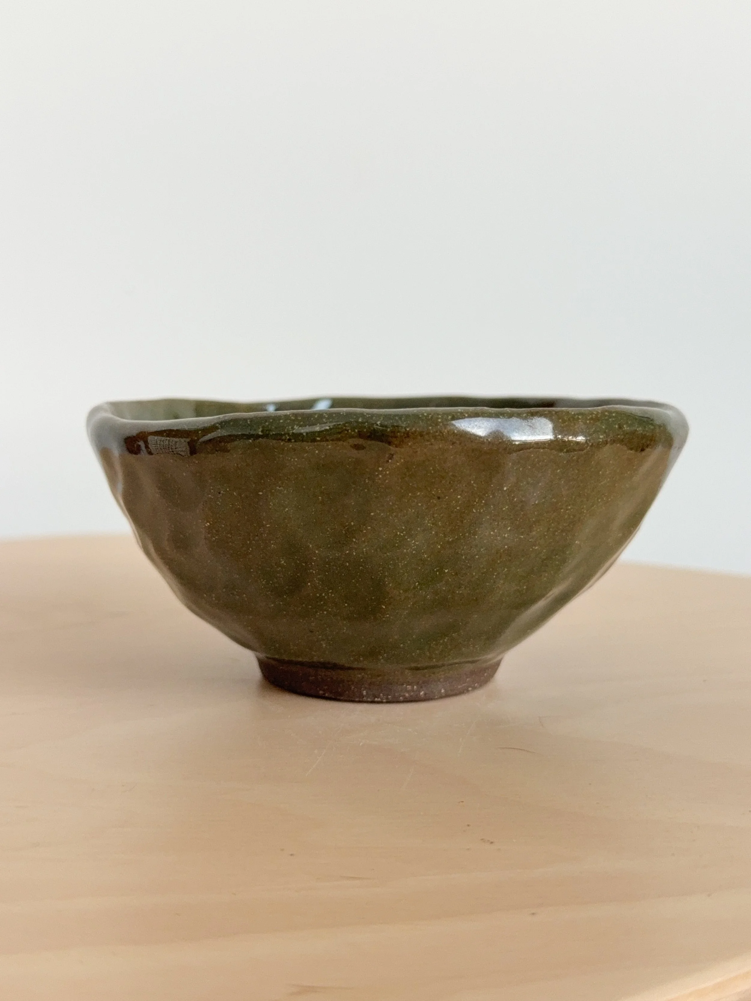 pinch bowl olive stained glass side .JPG