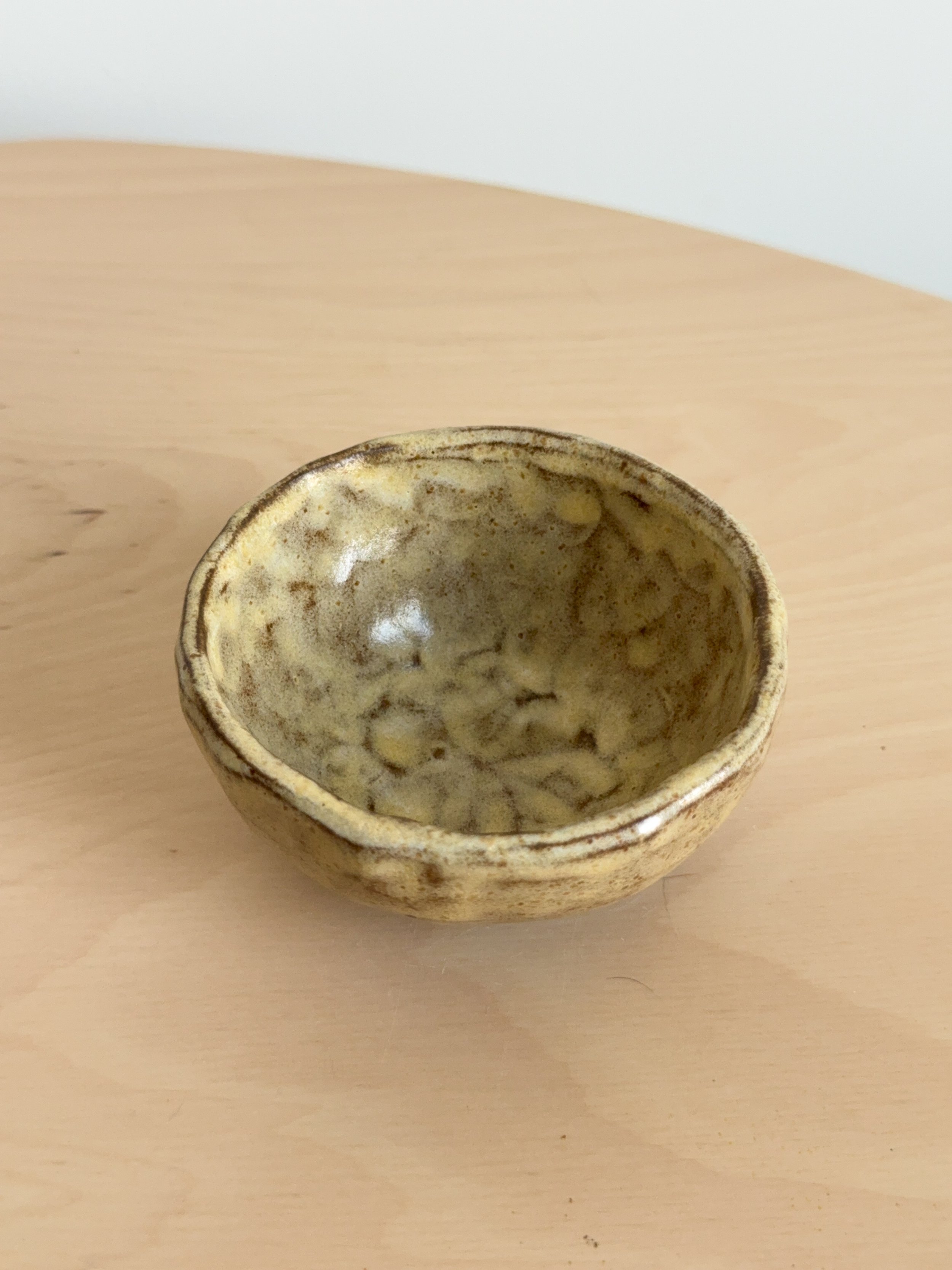 pinch bowl banana glaze inside .JPG