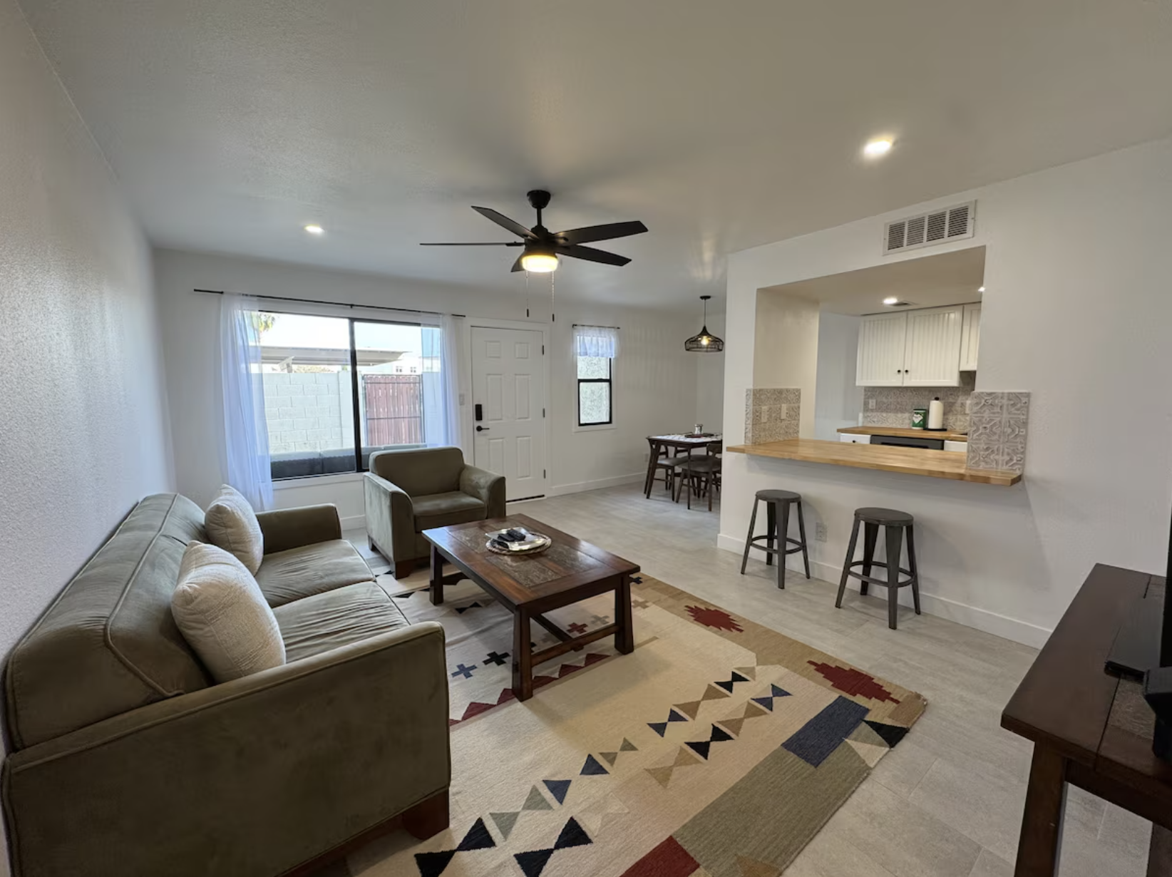 2br 1ba Scottsdale Condo - SEA Getaways Short Term Rental Property Management