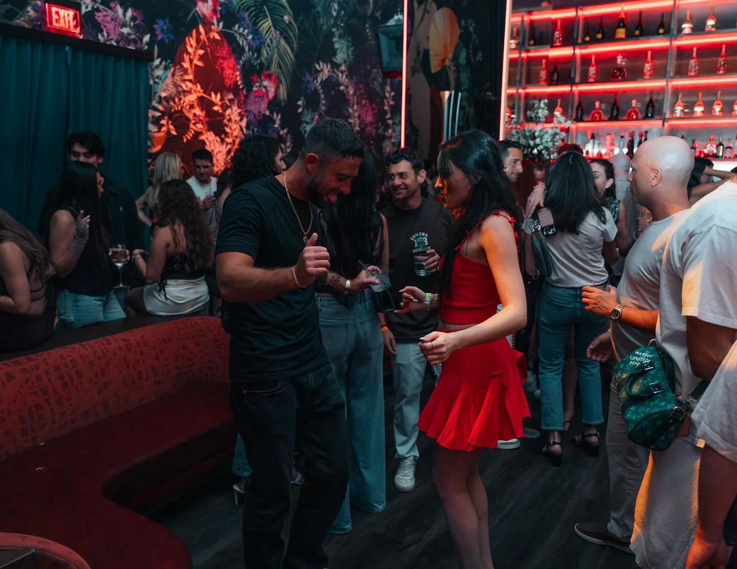 Access looks like this 🚦Una Noche Con Allenby

Pics out on Facebook. Don&rsquo;t miss the next one, join the waitlist in bio 🔗 

#miamijewish #cluballenby #stoplightparty