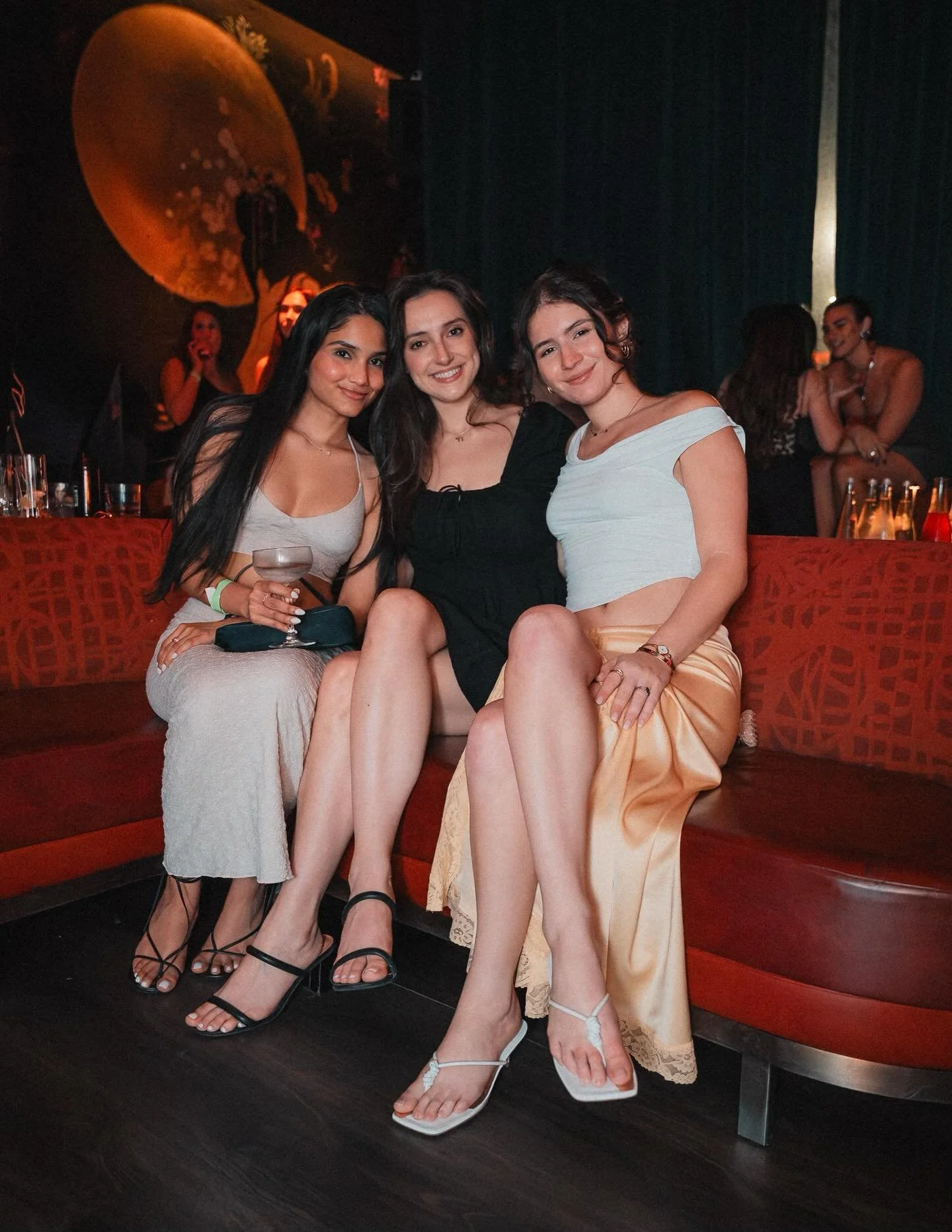 This is for the girls who&hellip;
👯&zwj;♀️show up alone and leave with a new group chat
🍸say &ldquo;just one drink&rdquo; and stay all night
🧘🏽&zwj;♀️book pilates the morning after anyway

(aka Club Allenby girls)

Join the group chat for early a