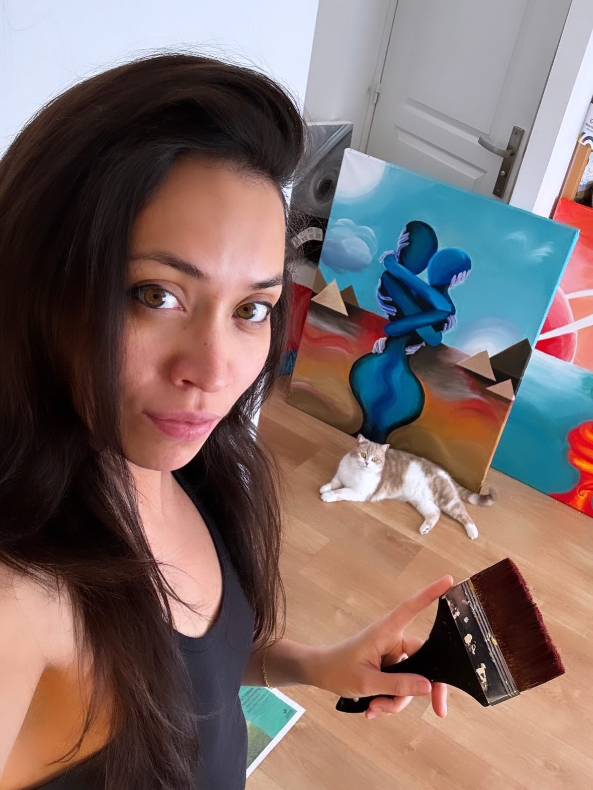 👉 Swipe for the best photo ever taken of my art, thanks to @trinitygoldeneye ✨ 

#love #art #trintygoldeneye #kitten #cat #poser #artist #scottishstraight #painting #acrylic #surrealism #paris