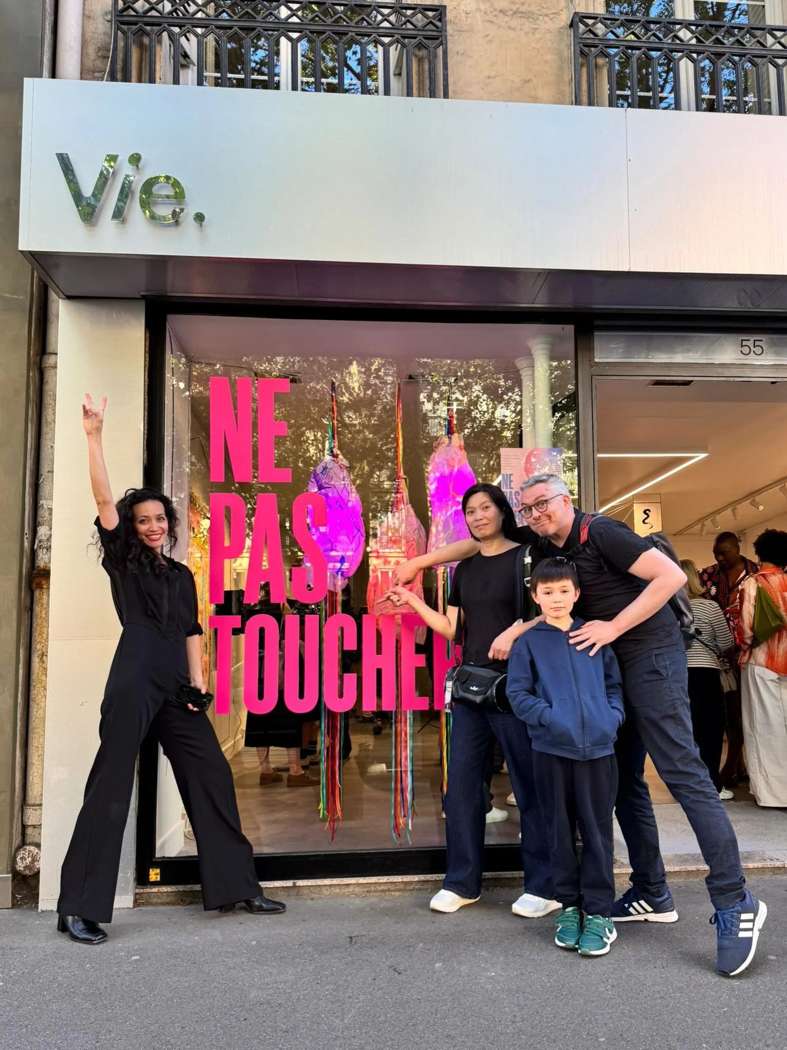 🌹 To quote our Godmother @camilleaumontcarnel 🌹

@ne_pas_toucher_project &eacute;tait l'exposition f&eacute;ministe et engag&eacute;e de @sidoniegaychet @martinamargaux et @daniella.mcnulty.artist 

Ne Pas Toucher r&eacute;unit les &oelig;uvres de 