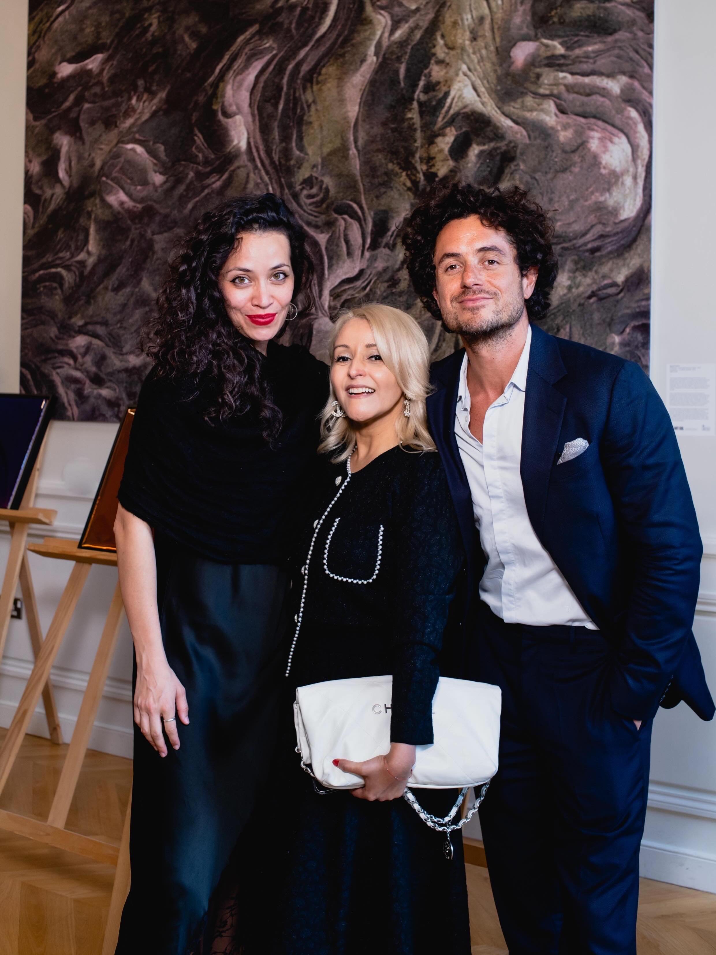 Welcome to BEYOND BORDERS 🇫🇷🇬🇧

What an honour for me to have been at the origin of such a fantastic art exhibition, thank you all for your love and support 😍 

Alongside the fantastic teams of the British Embassy @ukinfrance and my amazing agen