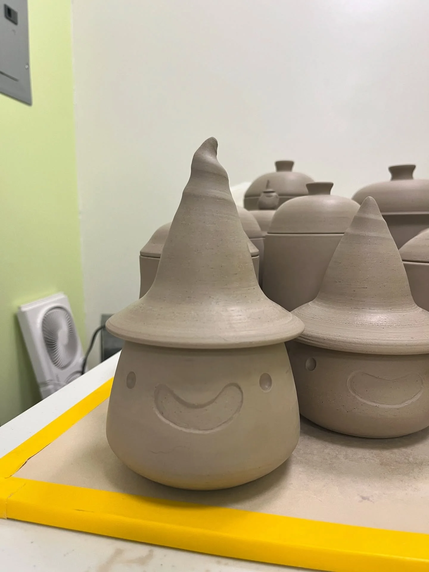 ✨ in my jar era 🏺 can&rsquo;t wait to make even more!

{ pottery , ceramics , jar , handmade , art , wip }