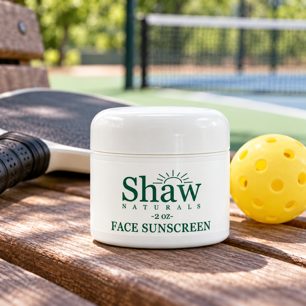 shaw-naturals-face-sunscreen-plastic-lifestyle.png