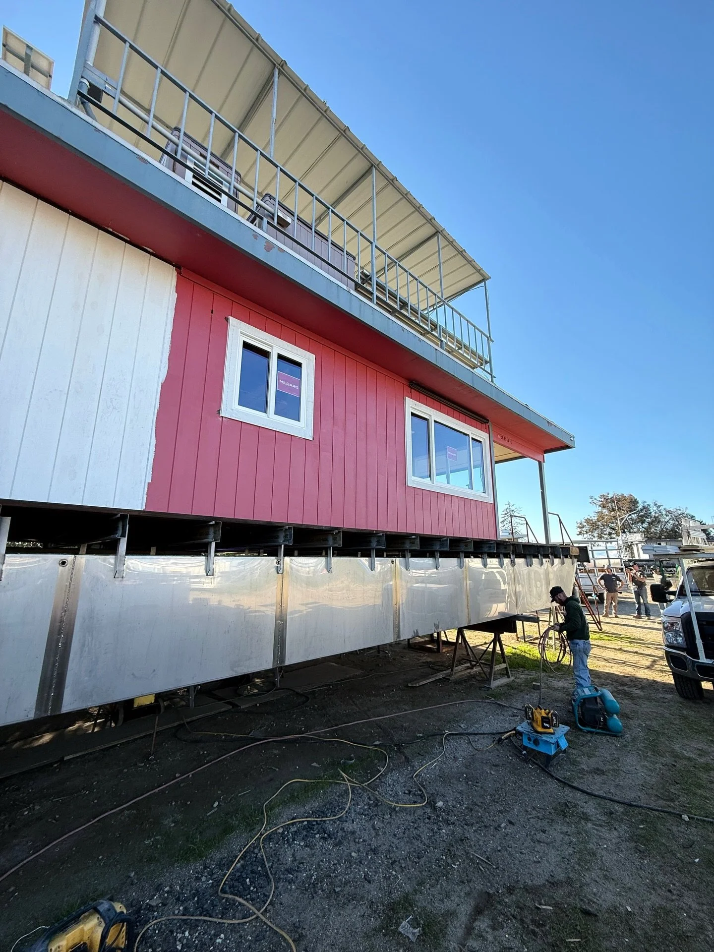 A hardworking, sunny day on the lake! 💦

#BanksGlass 
#LakeDonPedro #TuolumneCounty