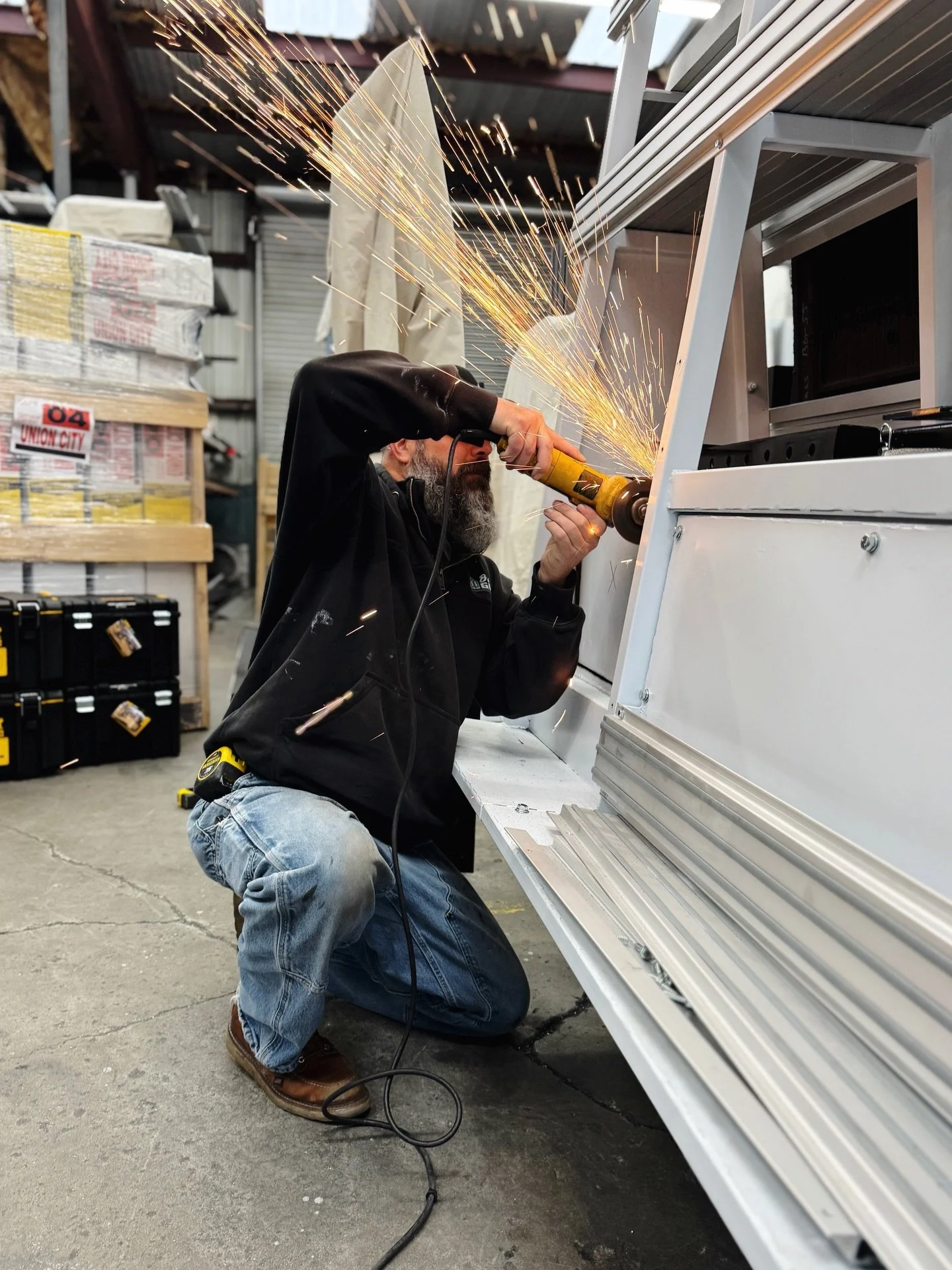 What&rsquo;s happening here?! Take a guess!!

* Winner will receive an applause 👏🏽 
* Banks Glass employees prohibited from commenting😎

#BanksGlass
#HQ #TuolumneCounty