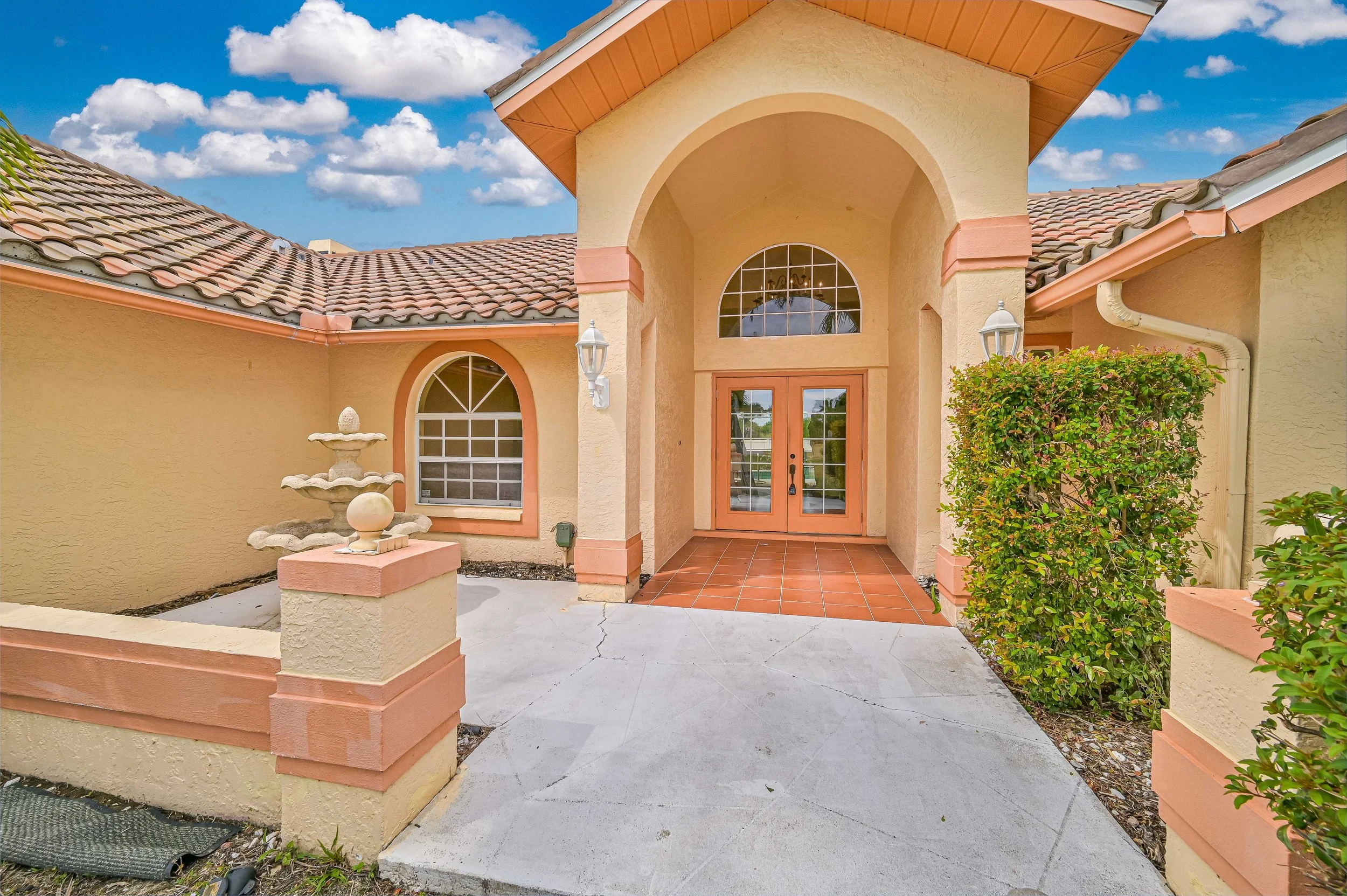 BEFORE: Estero - Exterior Painting/Pavers