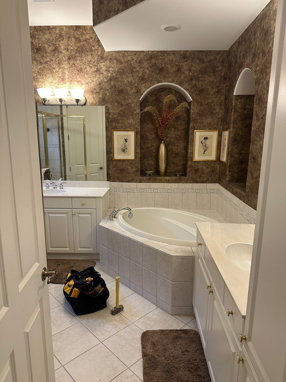 Before: Master Bath Renovation — Grandezza, Estero