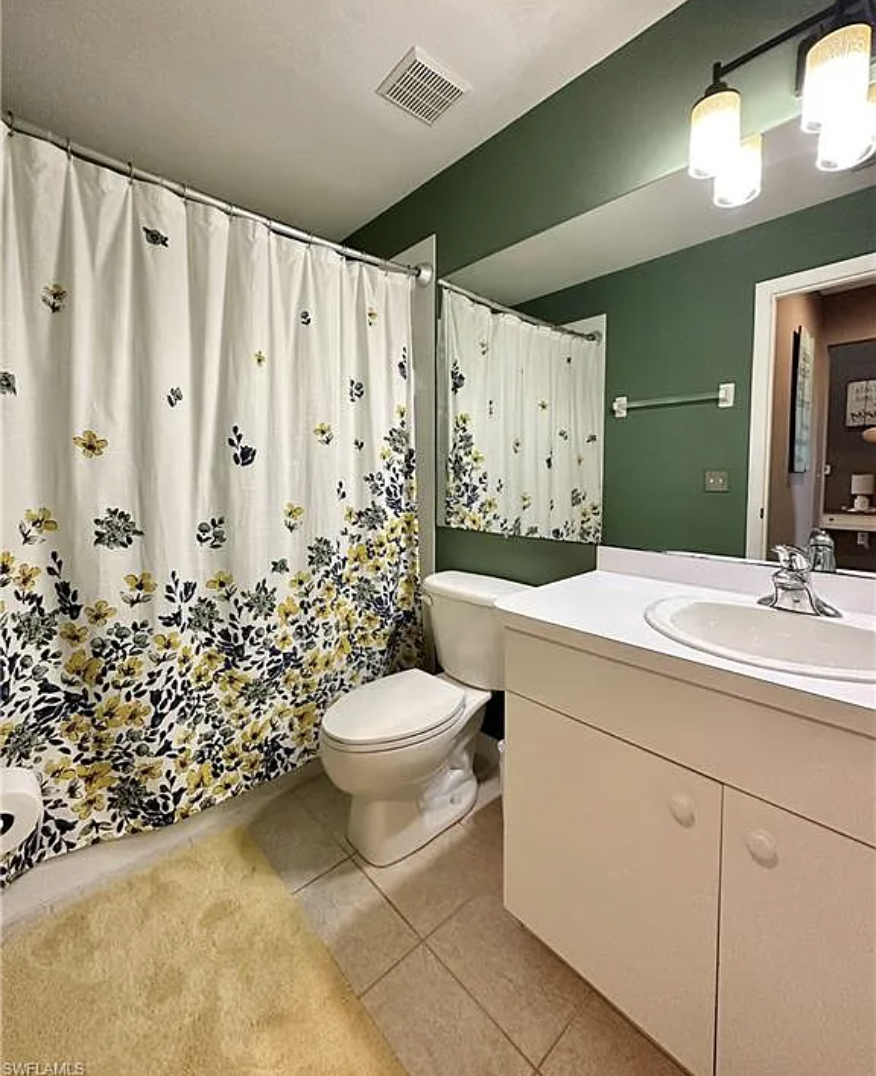 BEFORE: Estero - Guest Bath Reno