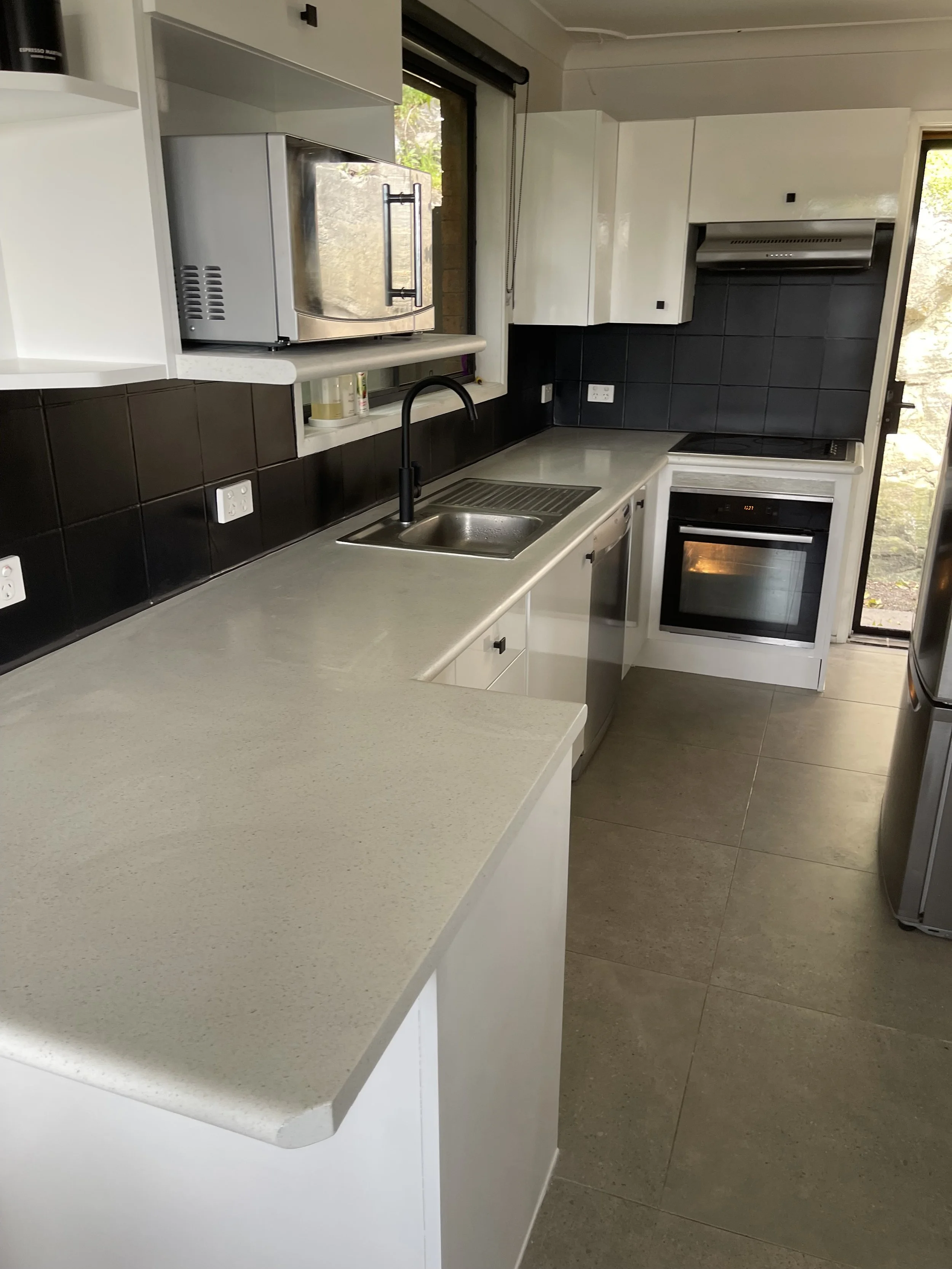 splashback and benchtop resurfacing by SDR renovations