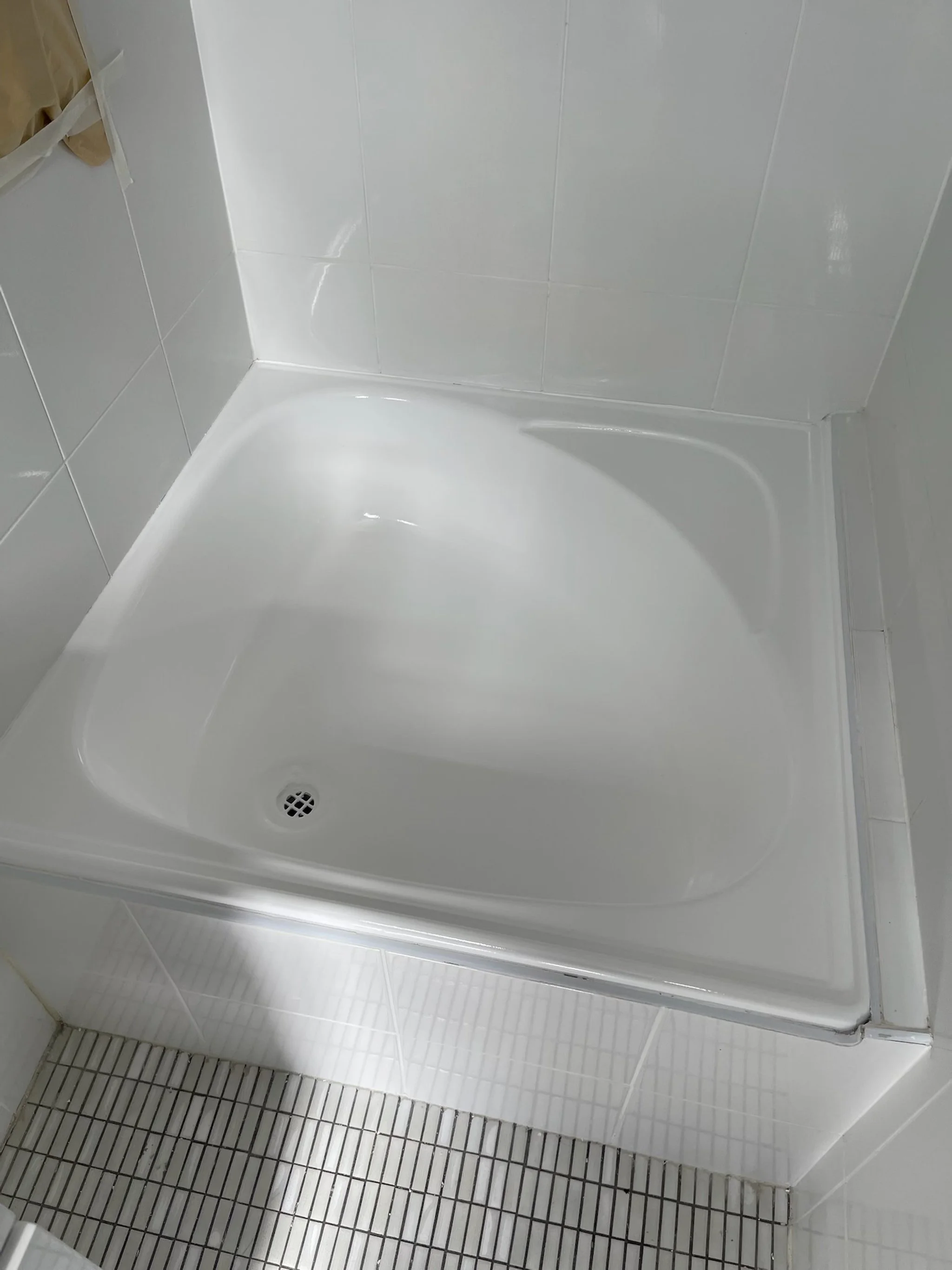 SDR Renovations resurfacing bathtub in Sydney NSW