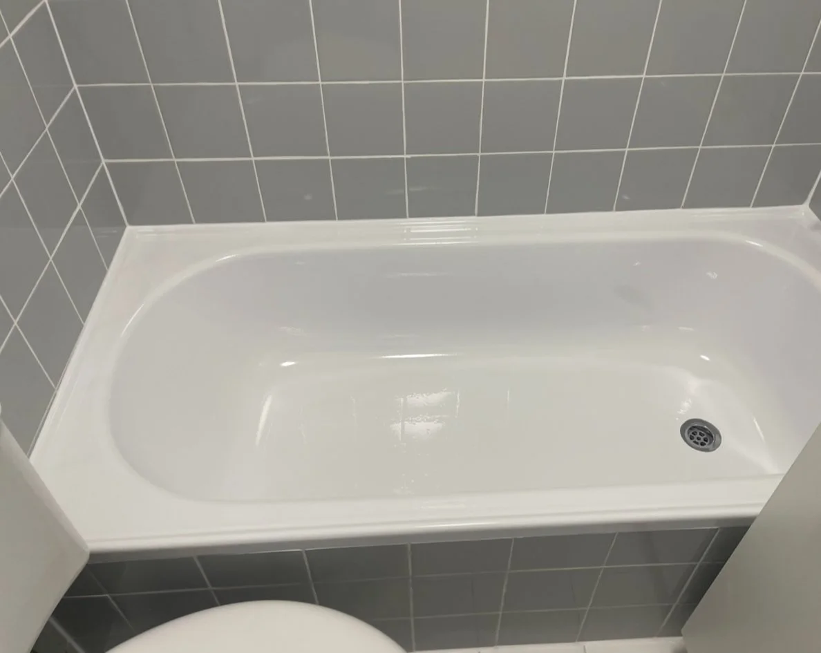 Bathtub resurfacing and tile regrouting by SDR Renovations in Sydney bathroom