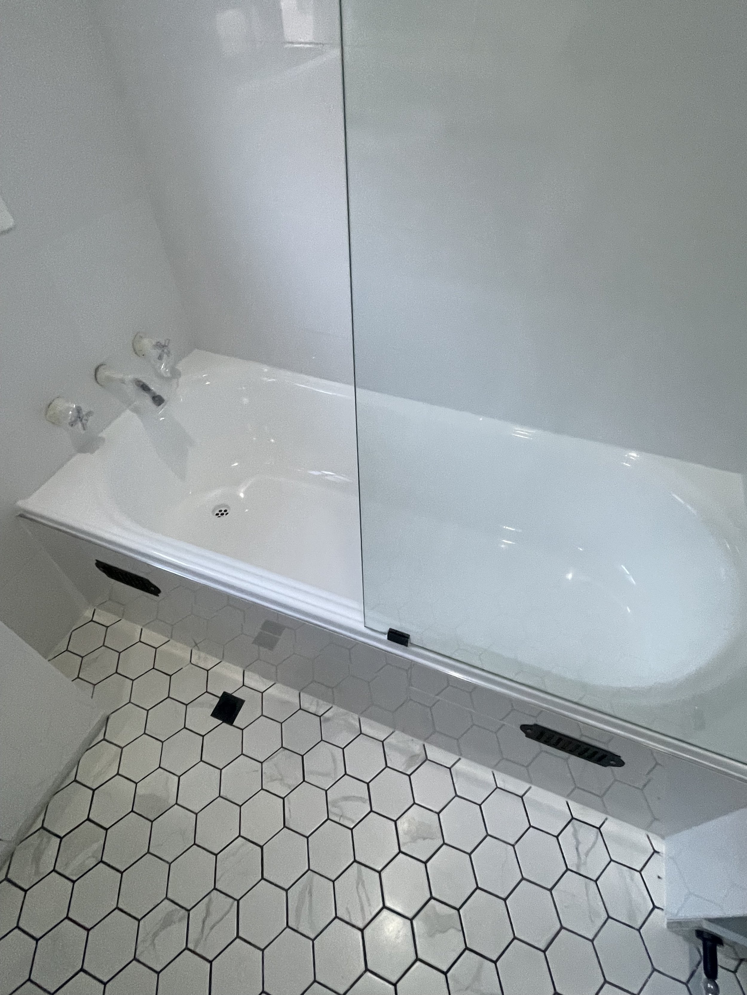 Bathtub resurfacing by SDR Renovations in Sydney