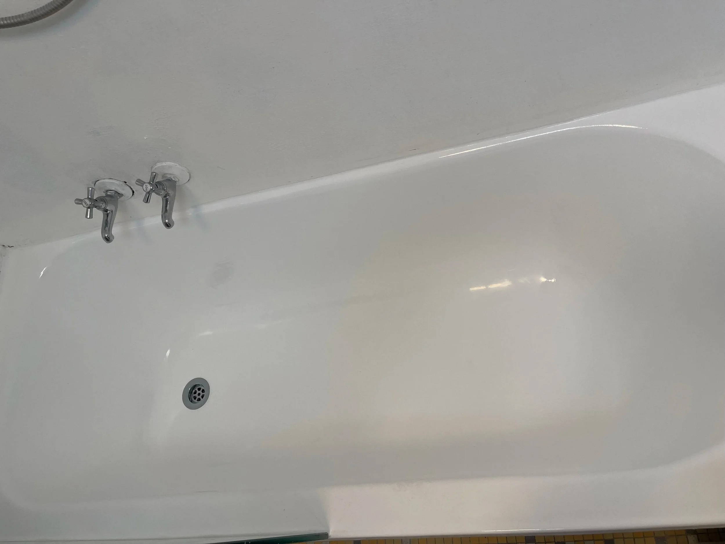 White resurfaced bathroom by SDR Renovations Sydney NSW