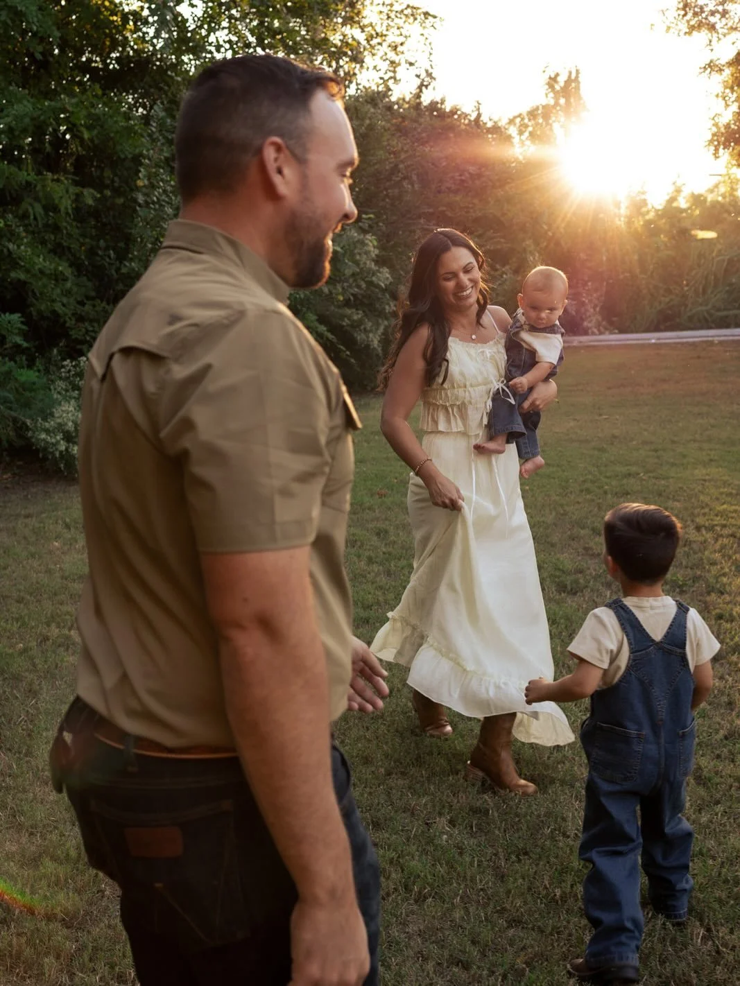 A little family photo sesh for my sister and her family. We always make sure to embrace the chaos- it makes for better photos.
&bull;
&bull;
&bull;
#fallfamilyphotos #familyphotos #dallasphotographer