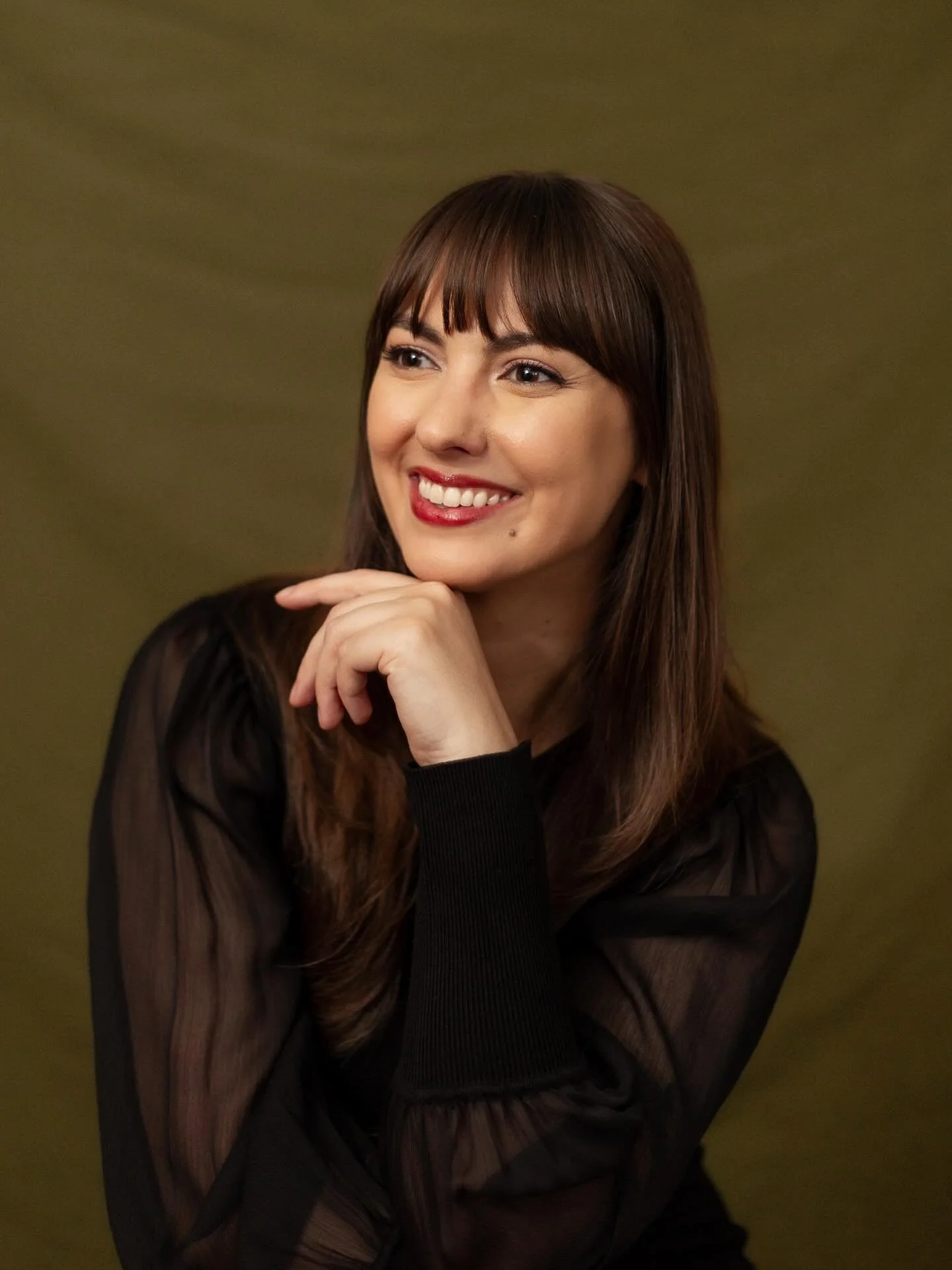 Needed a little refresh so I cut my own bangs. Also an excuse to take some portraits while getting my creative juices ready for the upcoming wedding season 🤭