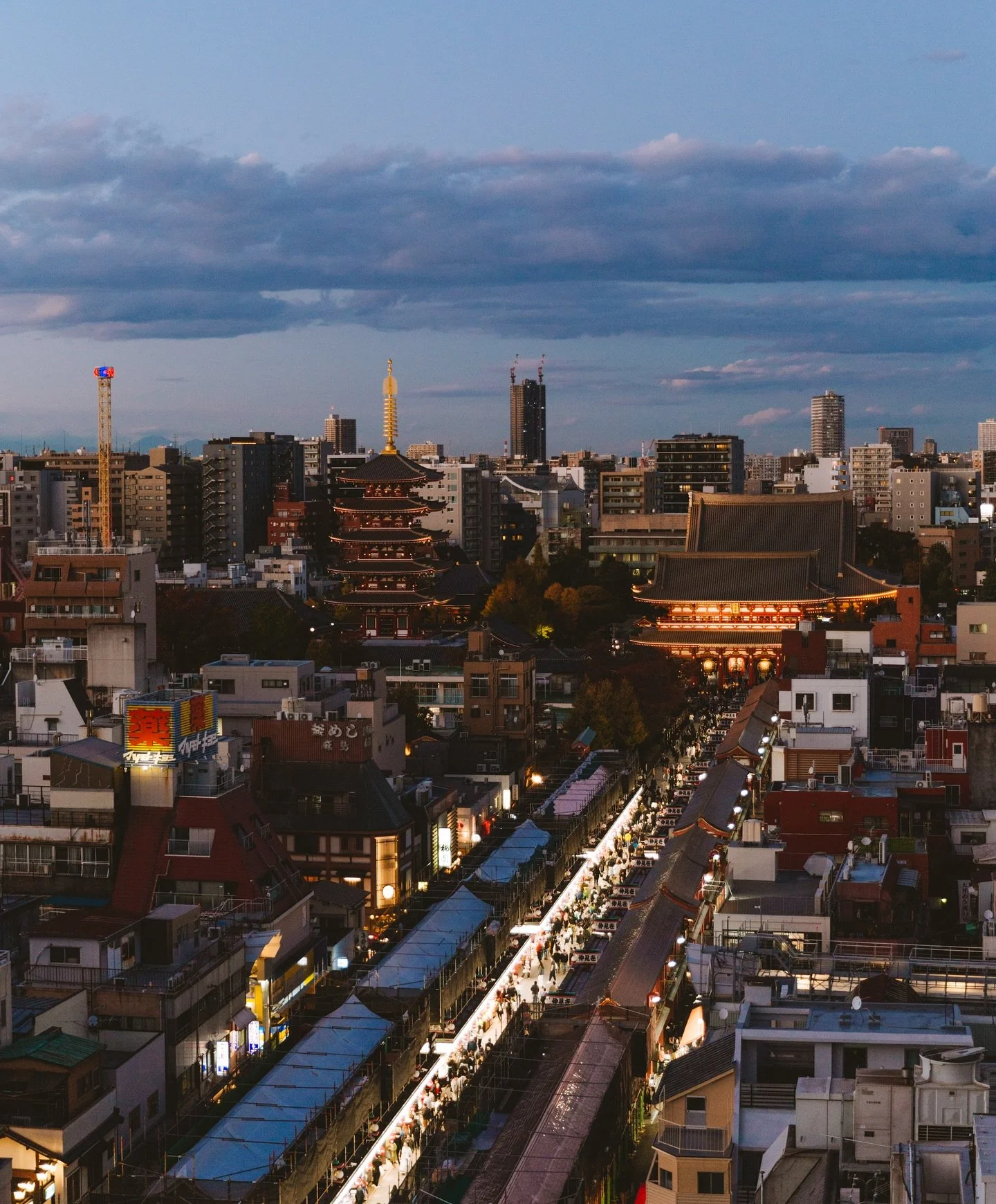Blue hour above Sensō-ji is quite the sight to see 💙

#japan #japancityblues #streetdreamsmag #stayandwander #moodygrams #tokyocameraclub #visitjapanjp #tokyo #sensojitemple #temple