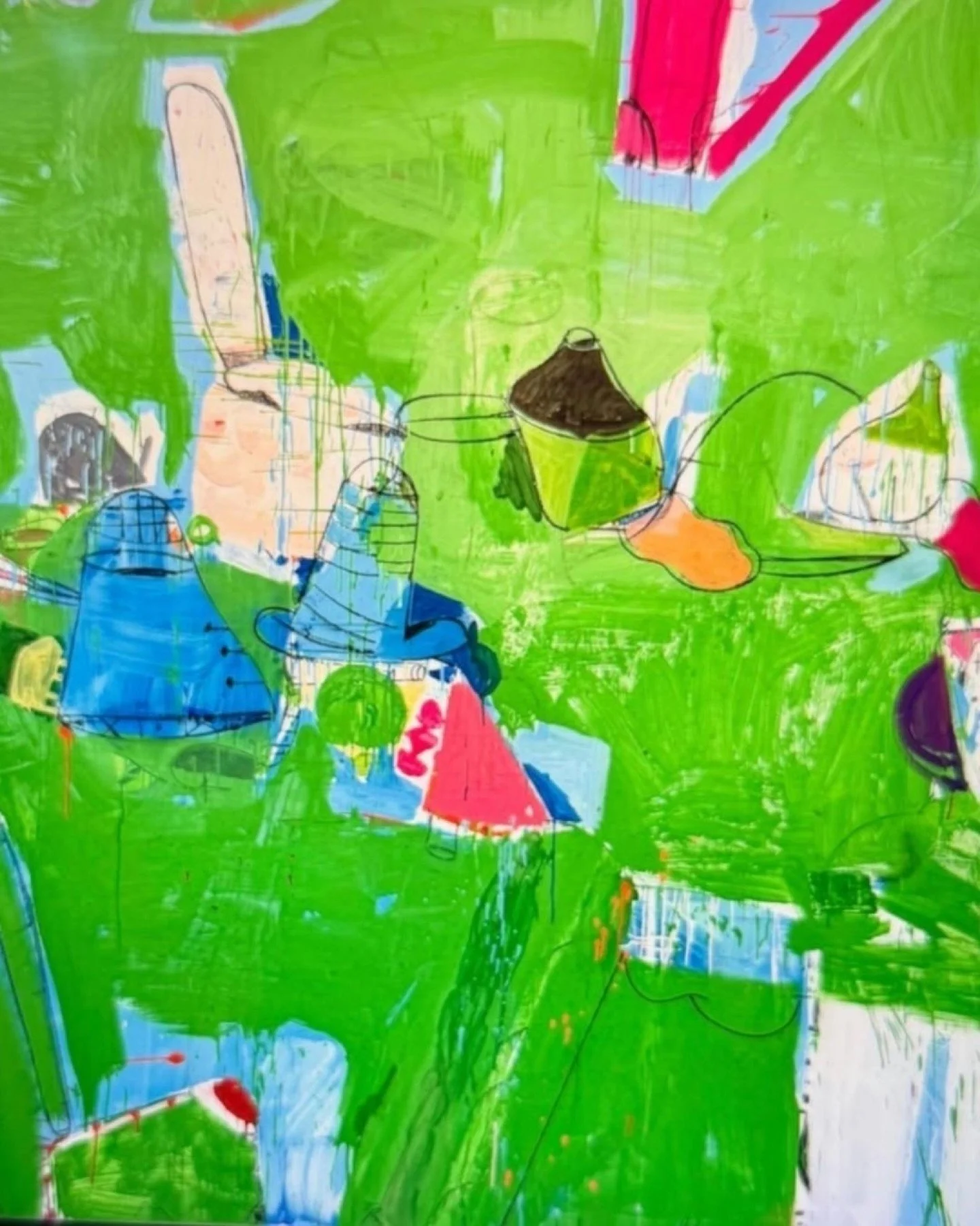 This piece by @garykormin brings instant joy with its bold colors and curious-looking forms. We love the pops of hot pink that add so much visual interest to the piece. The thin lines of paint draw our eyes along each form, while the streakiness adds