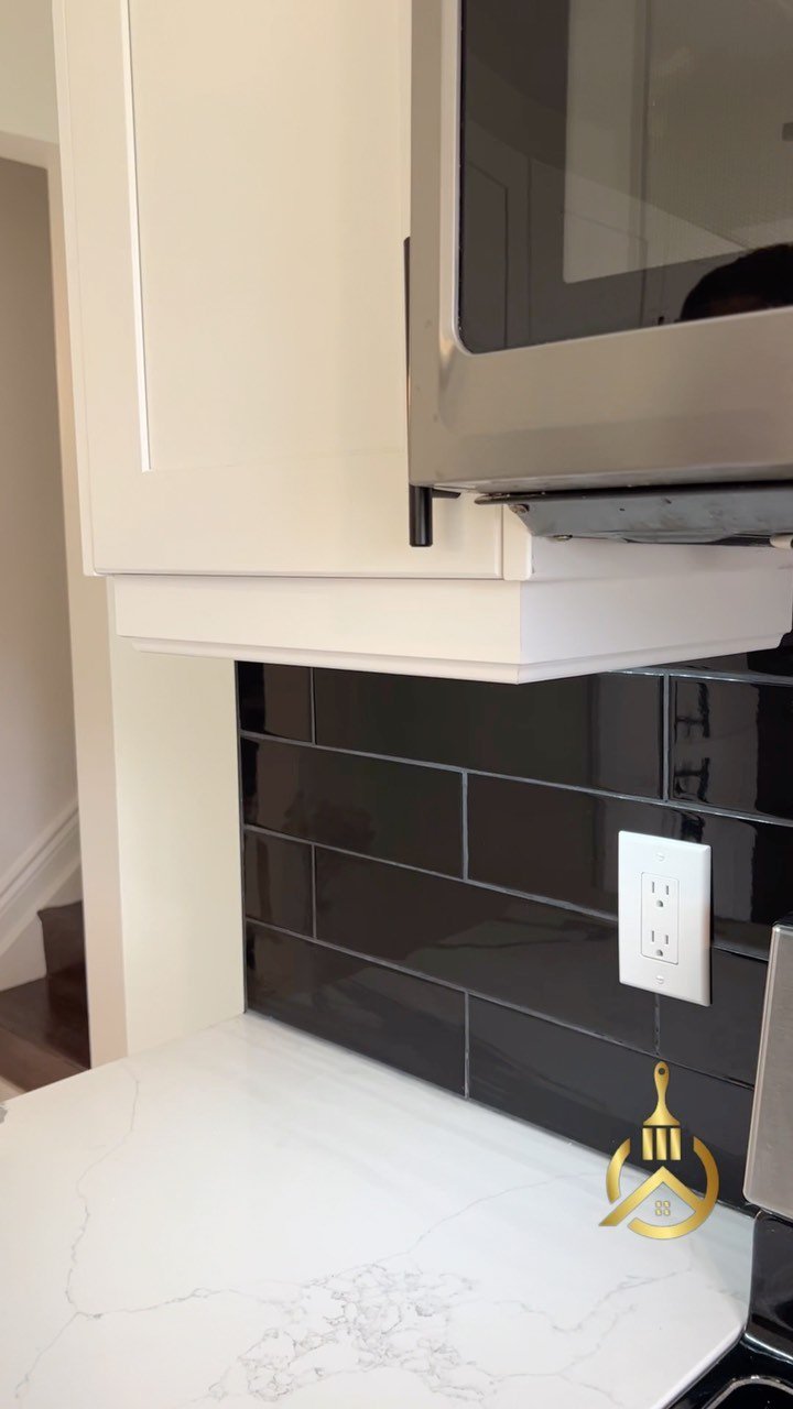 Motion sensing lights are the perfect add-on to your kitchen cabinets! Perfect for those late night cravings π‘
#contracting #homerenovations #homemakeover #homesweethome #diy #painting #homedepot #renovations #transformation #beforeandafter #const