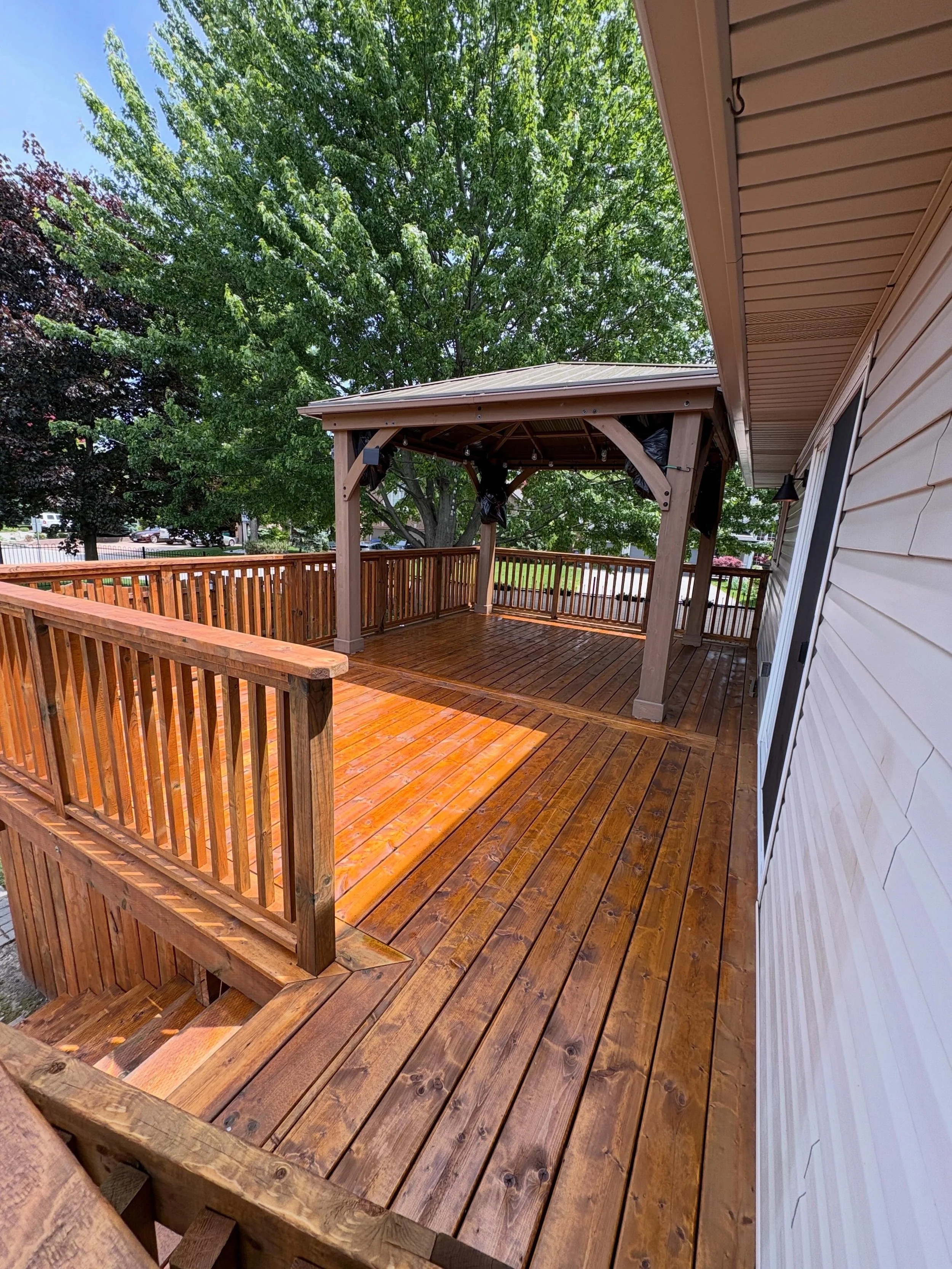 ✅Our 4 Step deck staining process is complete. First we power washed to remove all the dirt. Then we sanded to open up the pores and even out the wood. Finally after blowing the dust off we stained everything in Natural Cedar oil stain from Dulux. Th