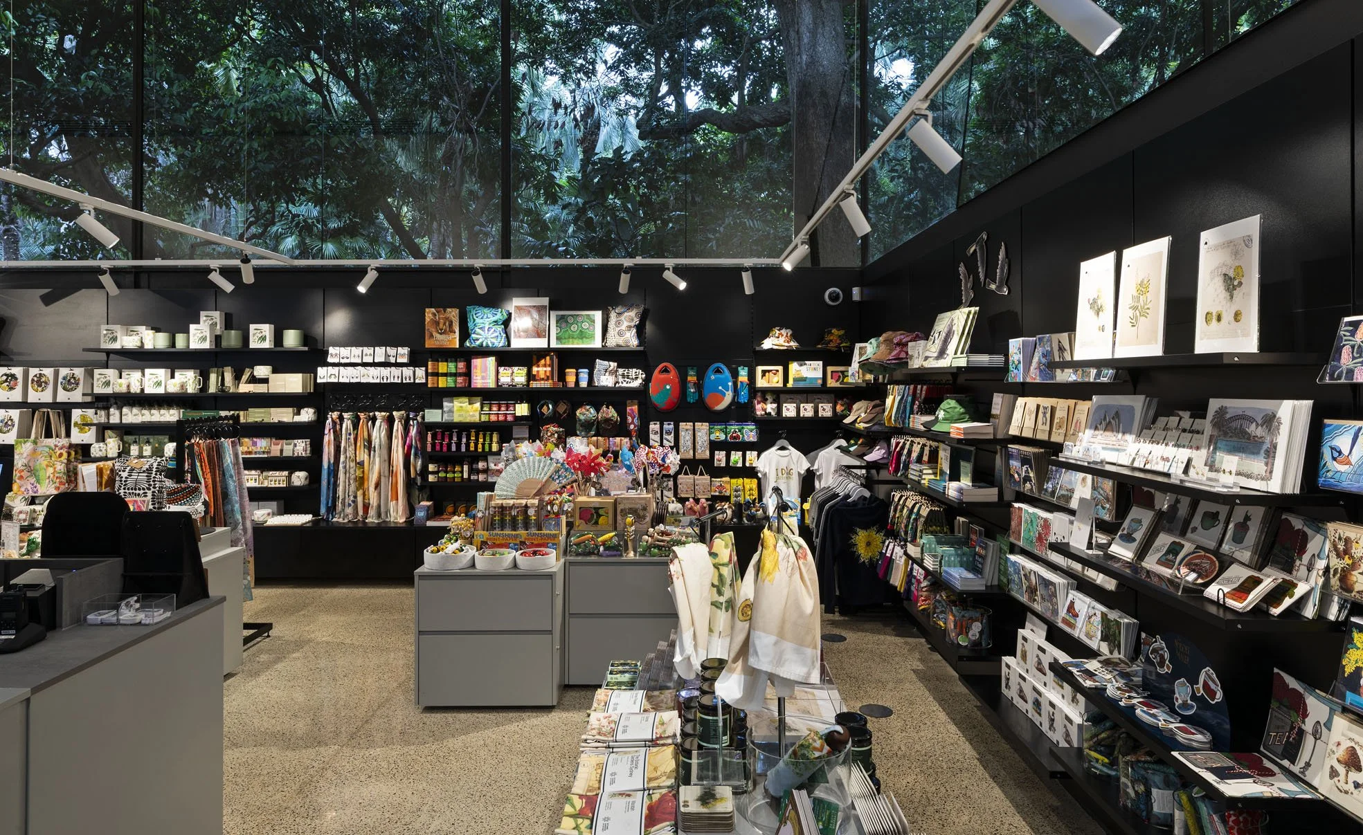 2_BotGardensShop_180626.jpg