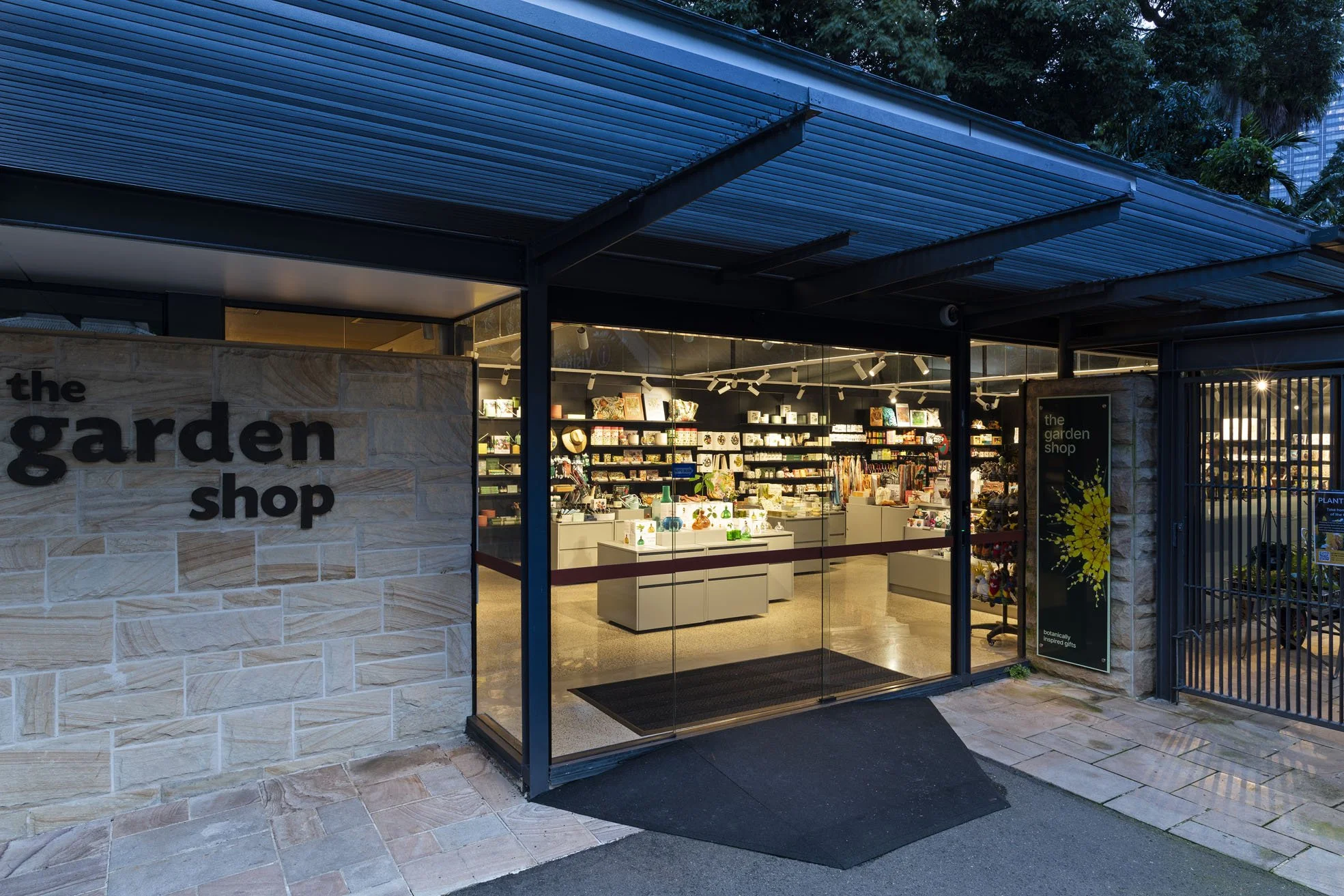7_BotGardensShop_180626.jpg