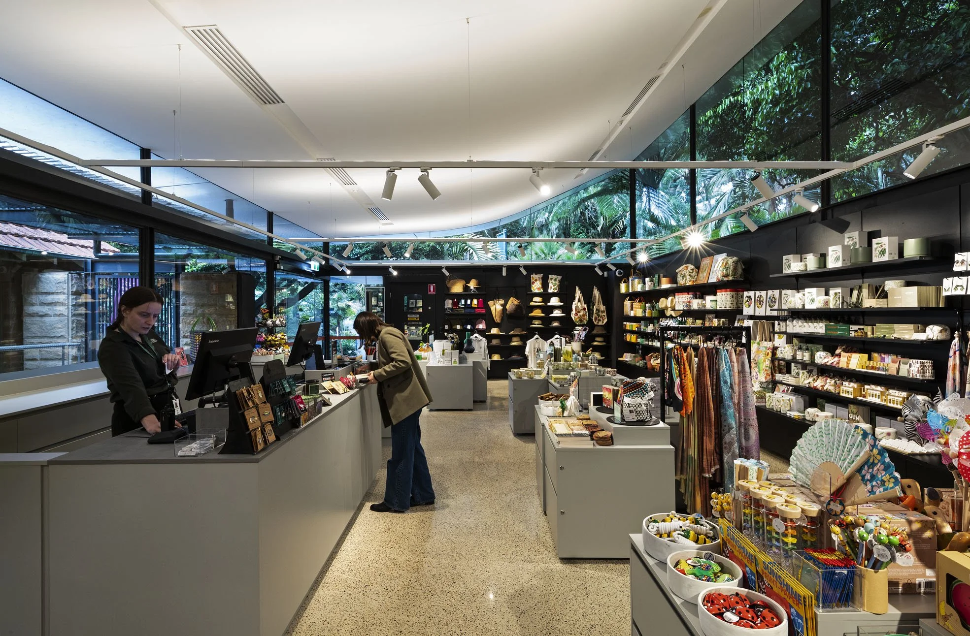 3_BotGardensShop_180626.jpg