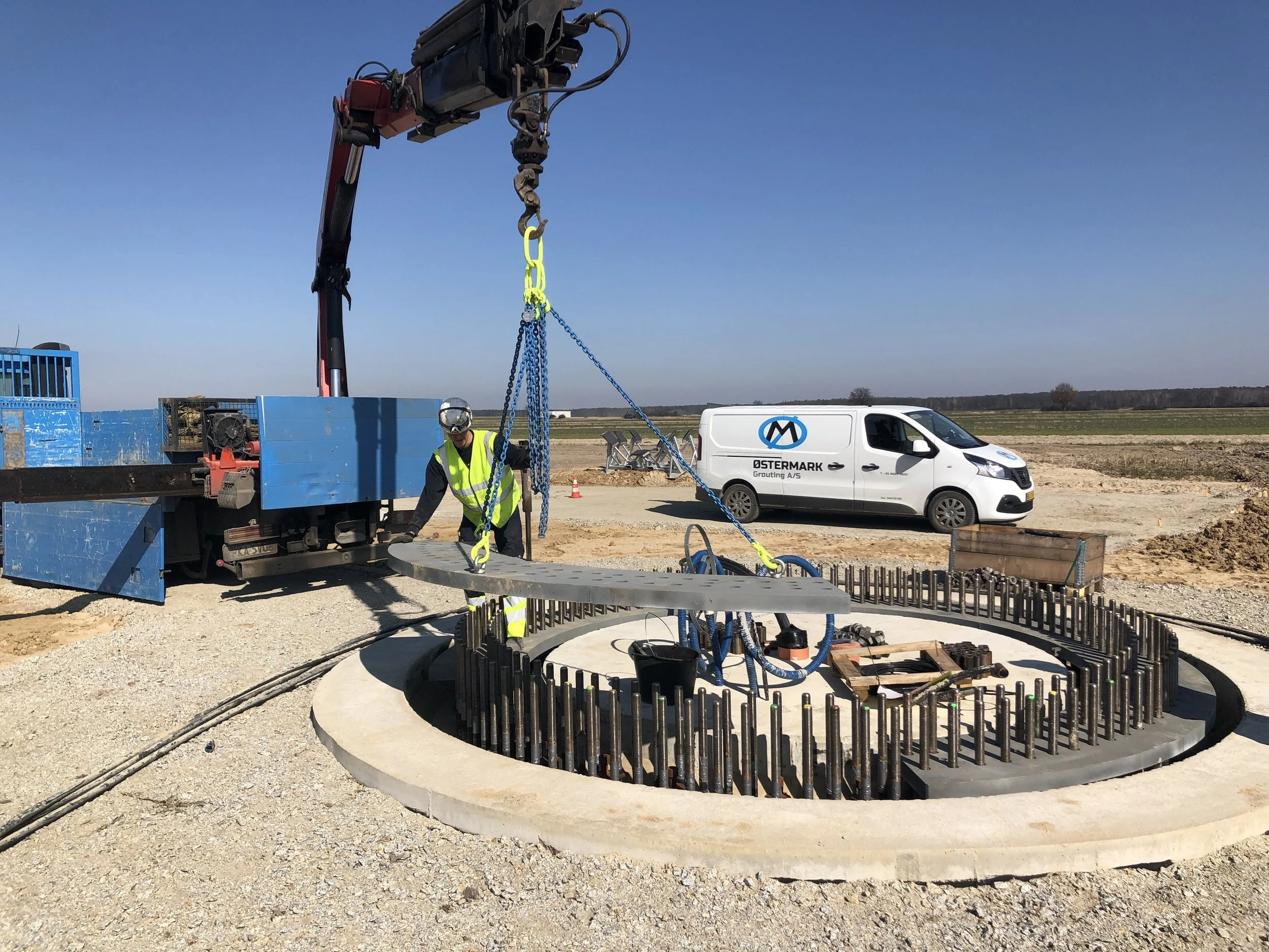 installation LDF segment by wheel crane.JPG