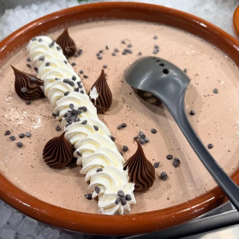 Apr&egrave;s le sal&eacute;, place &agrave; la tentation&hellip; ✨
Difficile de choisir non ?
Alors dites-nous, 
Lequel de ces desserts vous fait craquer ? ☺️🍰 #basilicrestauration