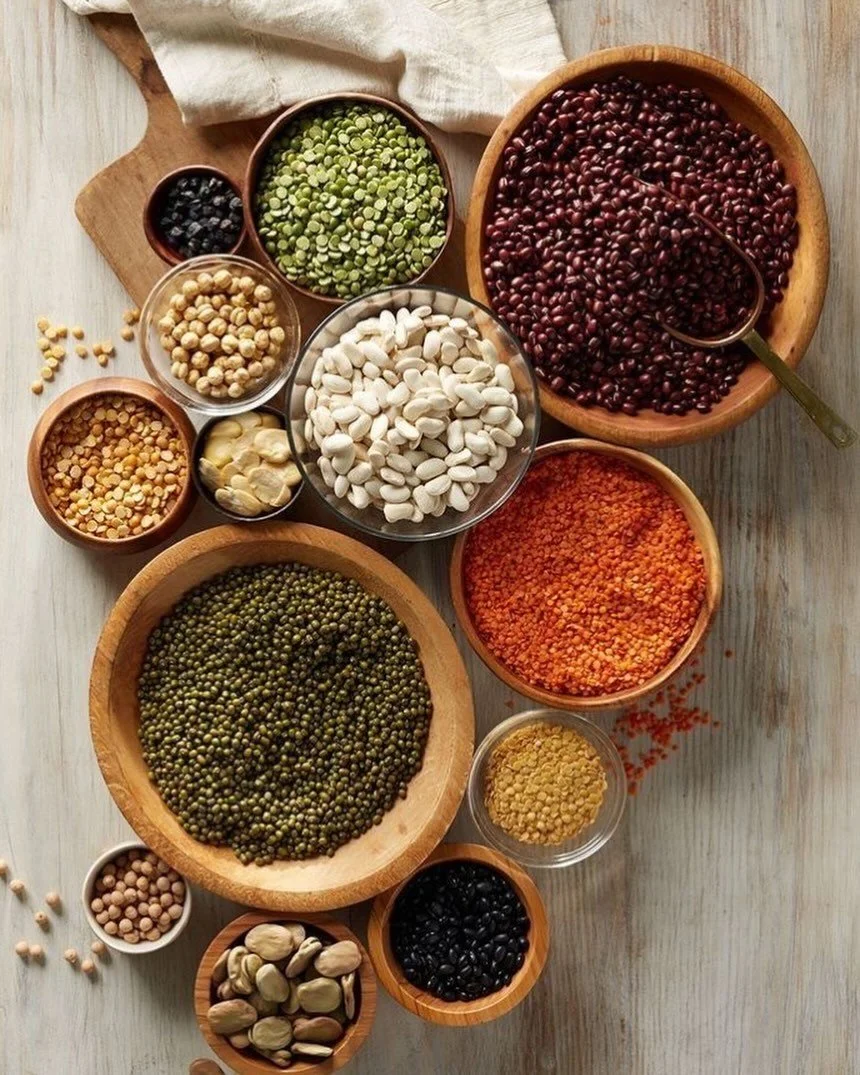 🫘✨ Aujourd&rsquo;hui, on c&eacute;l&egrave;bre nos superstars des assiettes : les L&Eacute;GUMINEUSES !
Lentilles, pois chiches, haricots rouges... Ces petites bombes nutritives m&eacute;ritent bien leur journ&eacute;e mondiale ! 💪

Alors aujourd&r