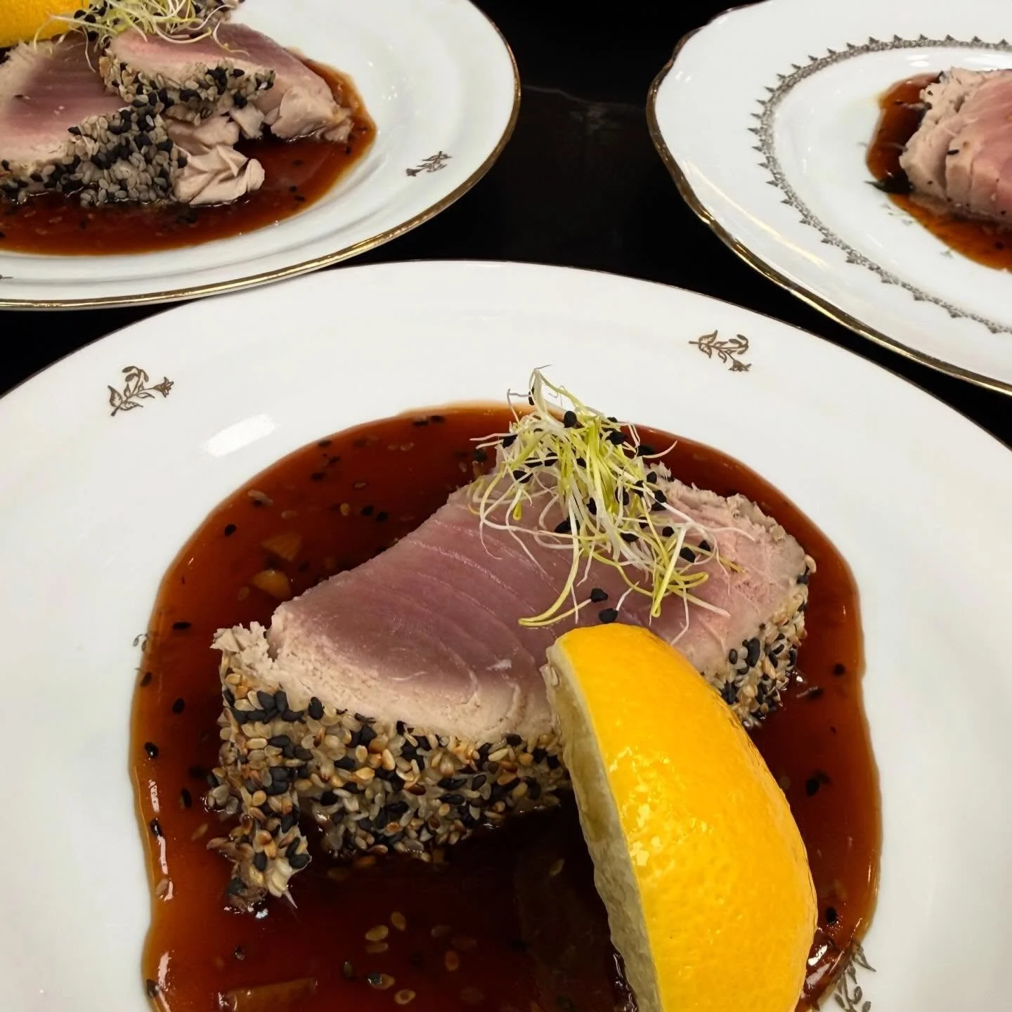 Une belle journ&eacute;e en cuisine 🍽️🔥
Produits frais, cuisson parfaite et beaucoup de passion. #basilicrestauration