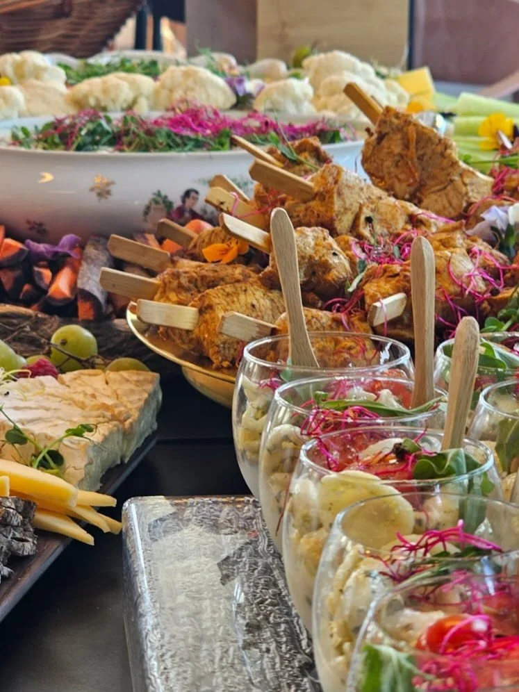 Un instant de partage autour de belles cr&eacute;ations ☺️✨ #basilicrestaurant #partage #buffets