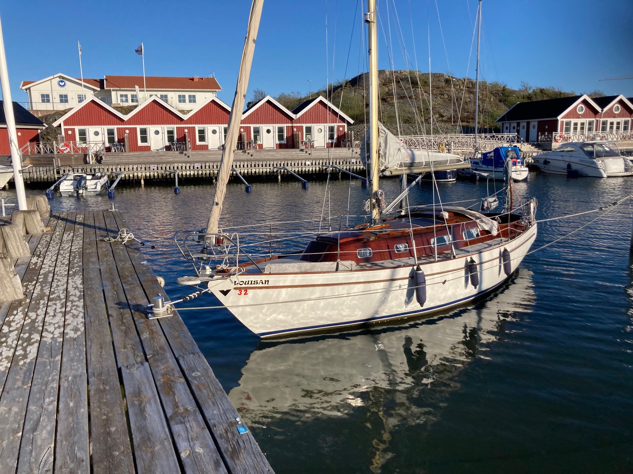 66 – LOISAN
Loisan är en Vindö 32, byggd på Vindön av Karl Erik Andersson år 1976. Hennes längd är 8,9 meter och bredd 2,75 och hon har en Volvo Penta motor samt en segelyta på 32 kvadratmeter som framdrivning. Ägaren Bengt Arne Svanhill från Öckerö