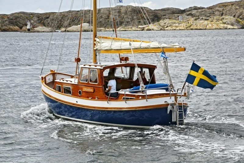 Den trettonde båten som anmält sitt deltagande till Träbåtsträff i samband med Sekelskiftesdagarna på Marstrand den 7-9 augusti är Johanna. Ägare Lasse Snygg. 