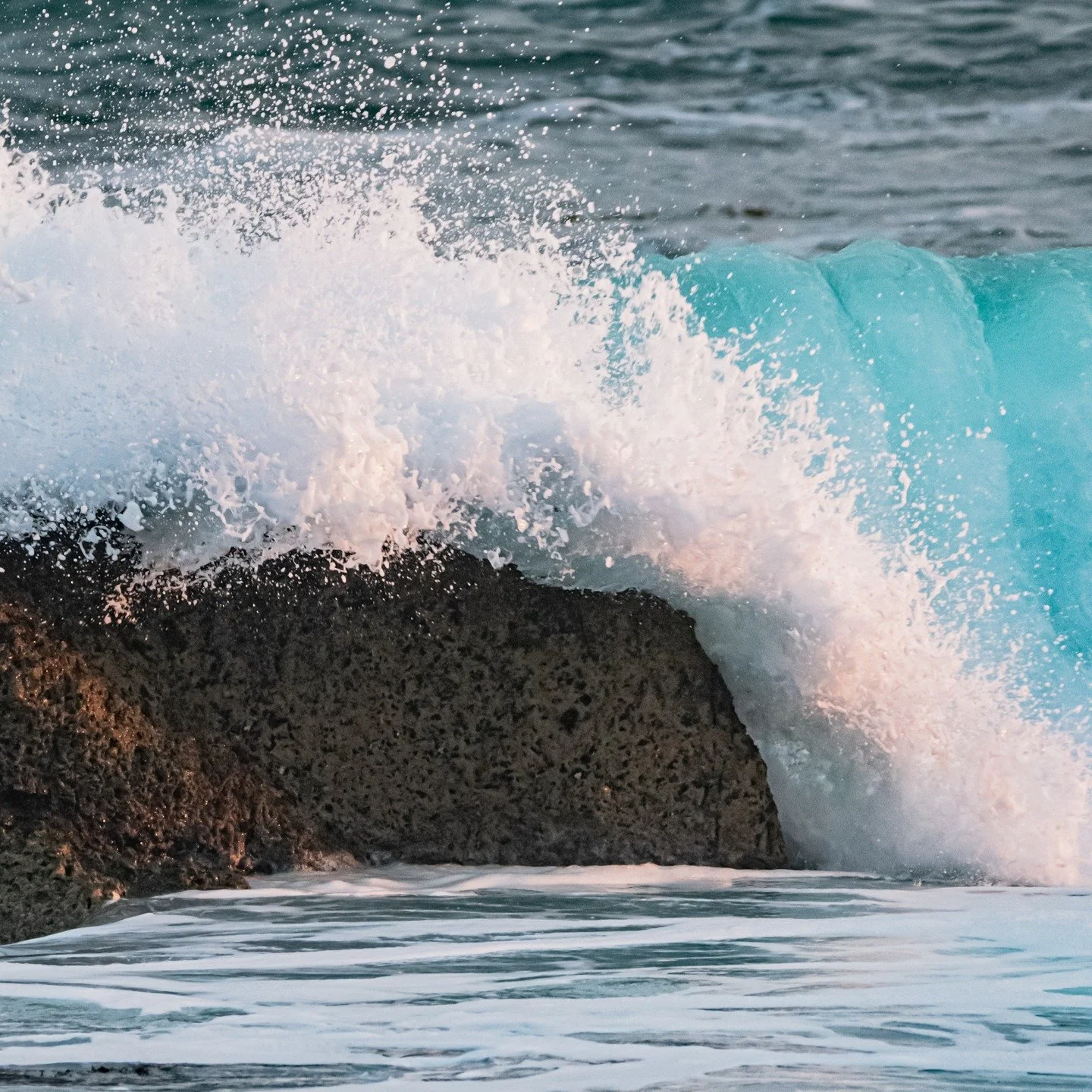 There’s a certain peace that only the ocean can give. Each wave is a moving masterpiece. Surfers feel it when they ride --that rush, that stillness.
The ocean creates art every second. You just have to notice.
#oceanart #oceanartist #metalprint