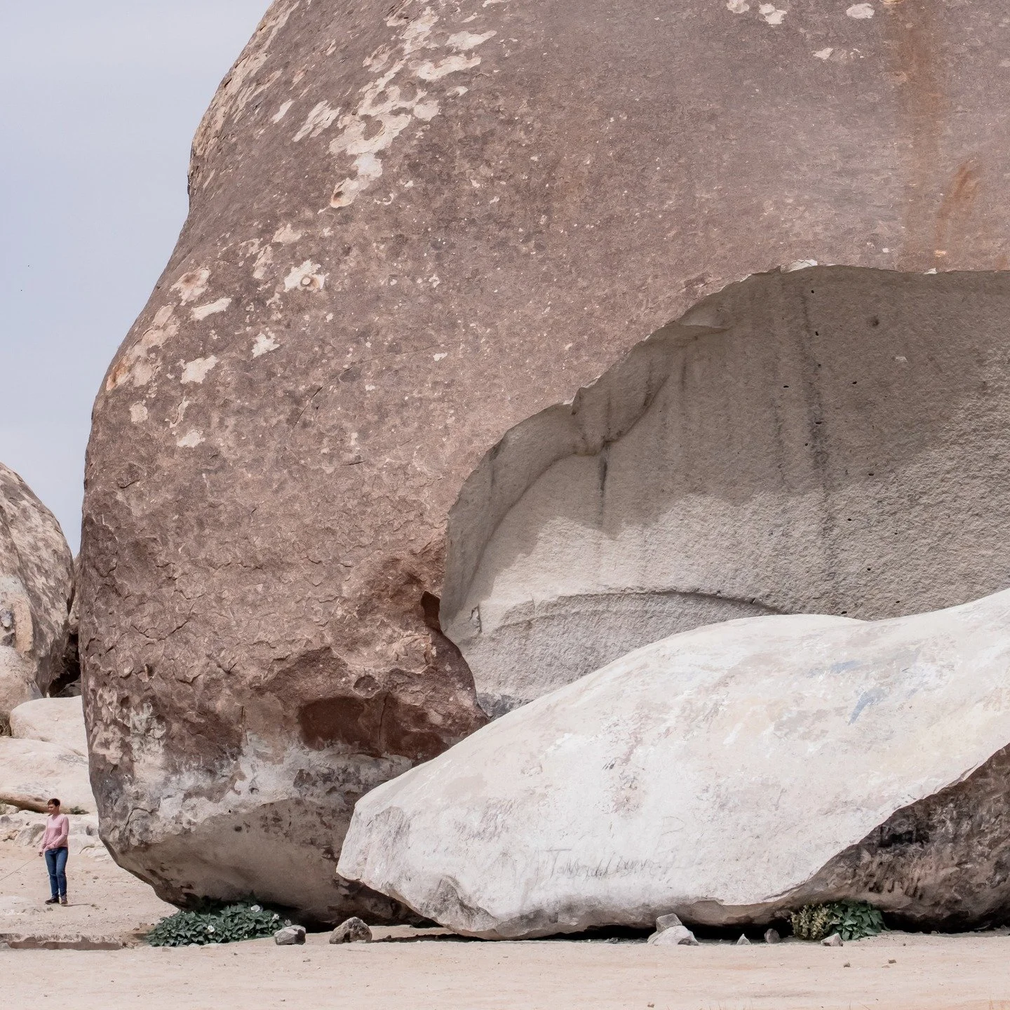 Giant Rock rises more than seven stories high and spans nearly 6,000 square feet, making it one of the largest freestanding boulders in the world. It has been a sacred gathering place for Native American ceremonies and later a destination for seekers