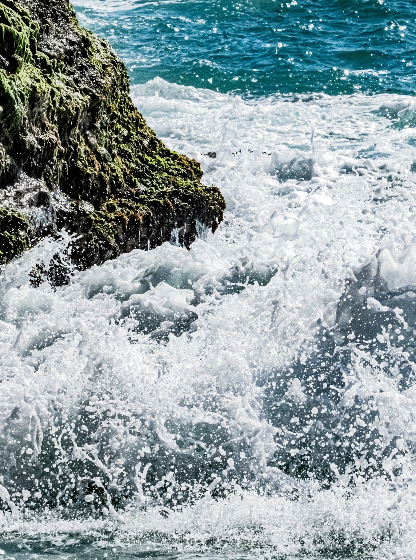 This artwork captures the raw force of the sea as it collides with the shore. A piece for those seeking strength, it brings the reminder that resilience is born in the moments when we allow life to break us open and cleanse us.
#strengthintheoceans #