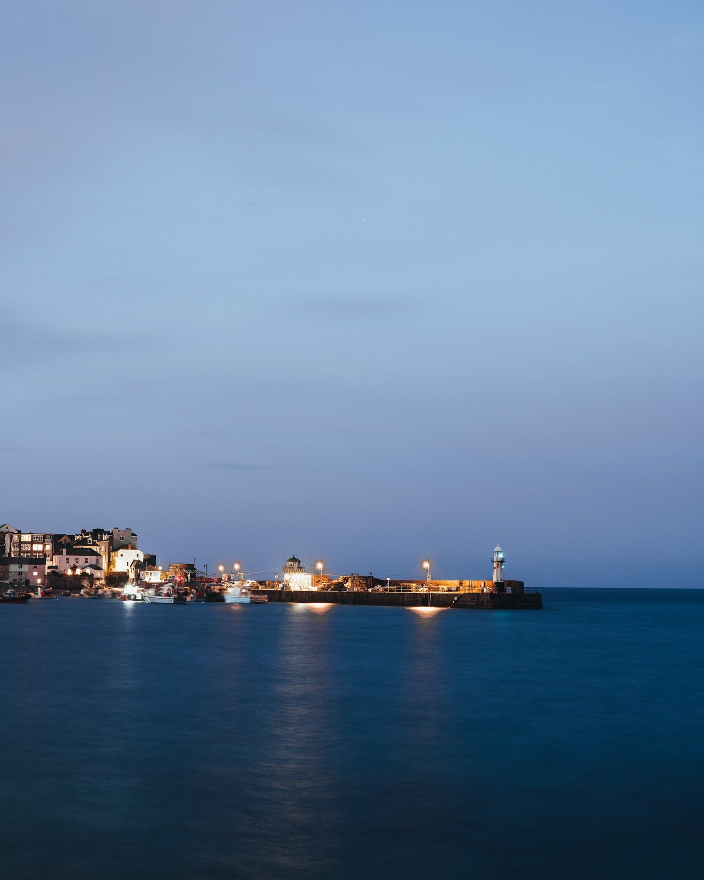 Long exposure over St Ives on the way home takes time but the results can be amazing.

#stives #cornwall #longexposure