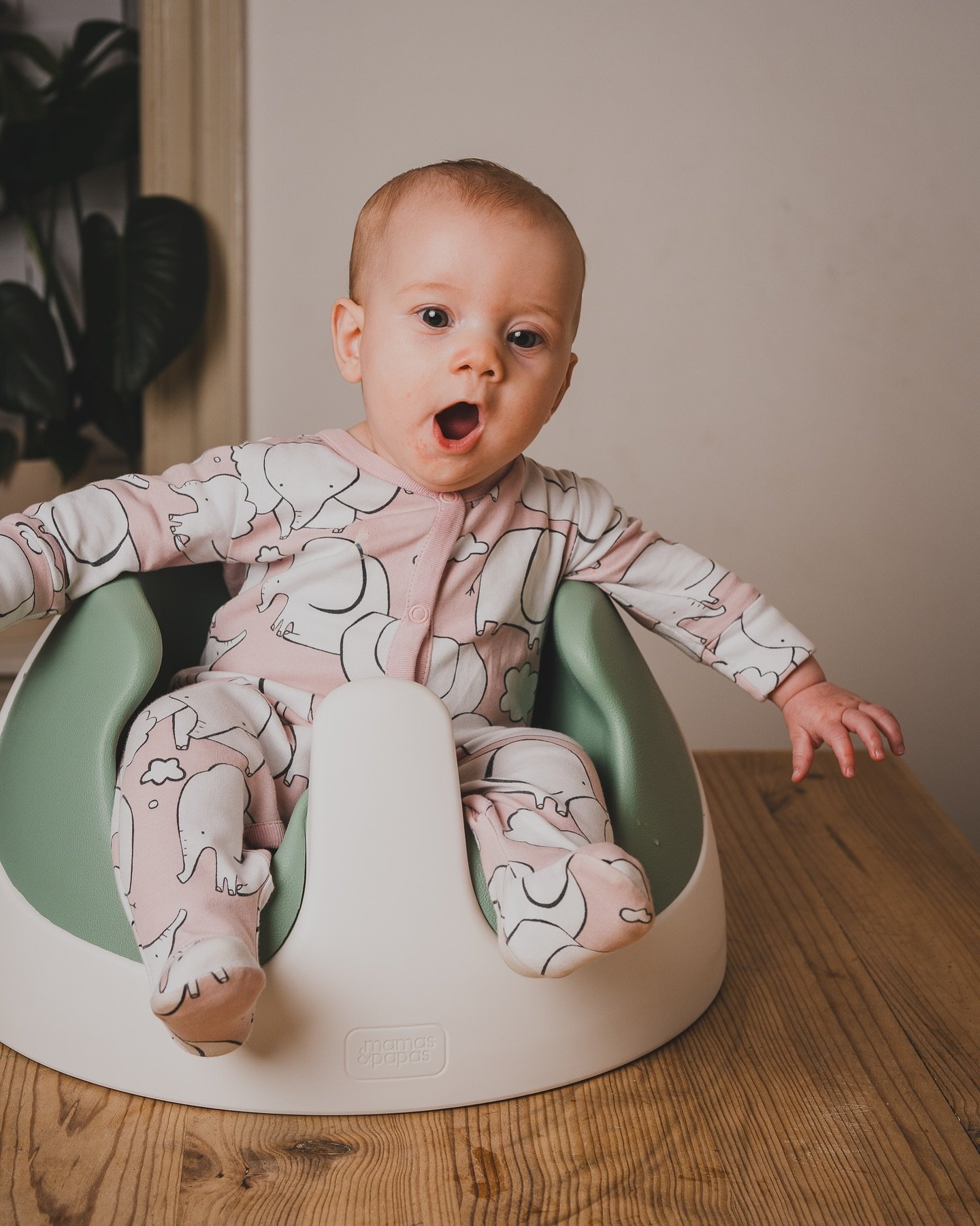 Kid update from the Sargent household&hellip;&hellip; She loves the @mamasandpapas floor seat.

#kid2 #keepyourheadup