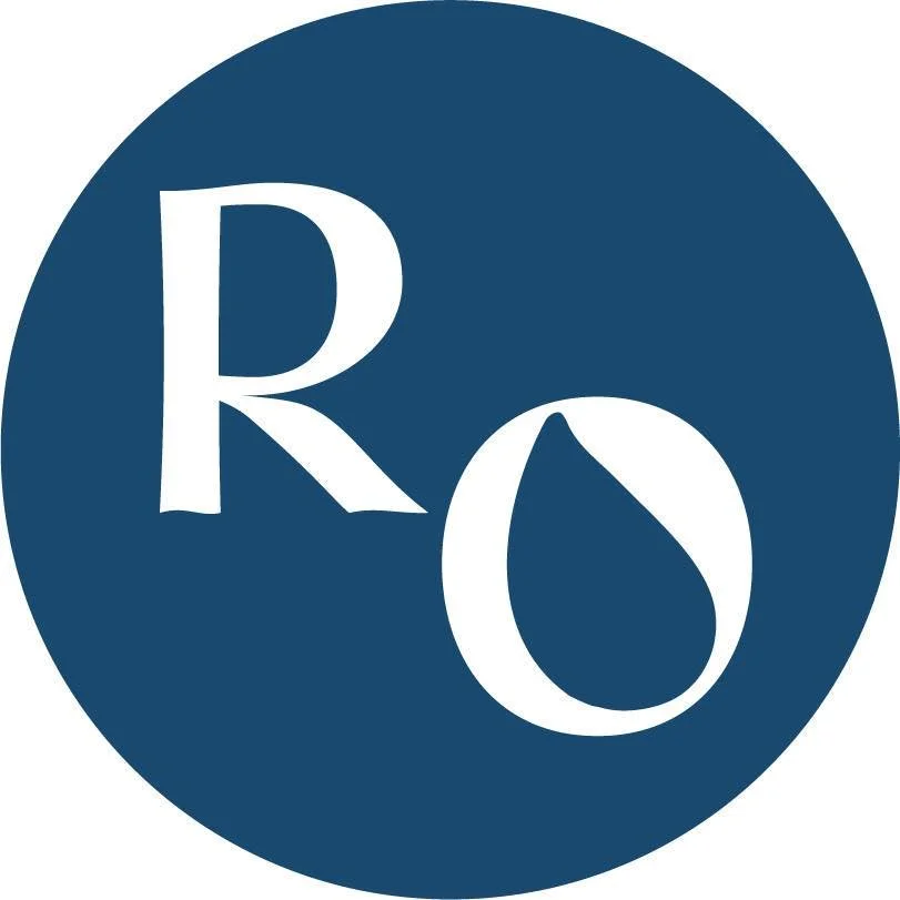 A dark blue circle with the white letters 'R' and 'O' inside.