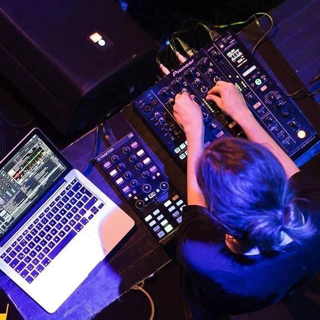 DJ SETS & MUSIC